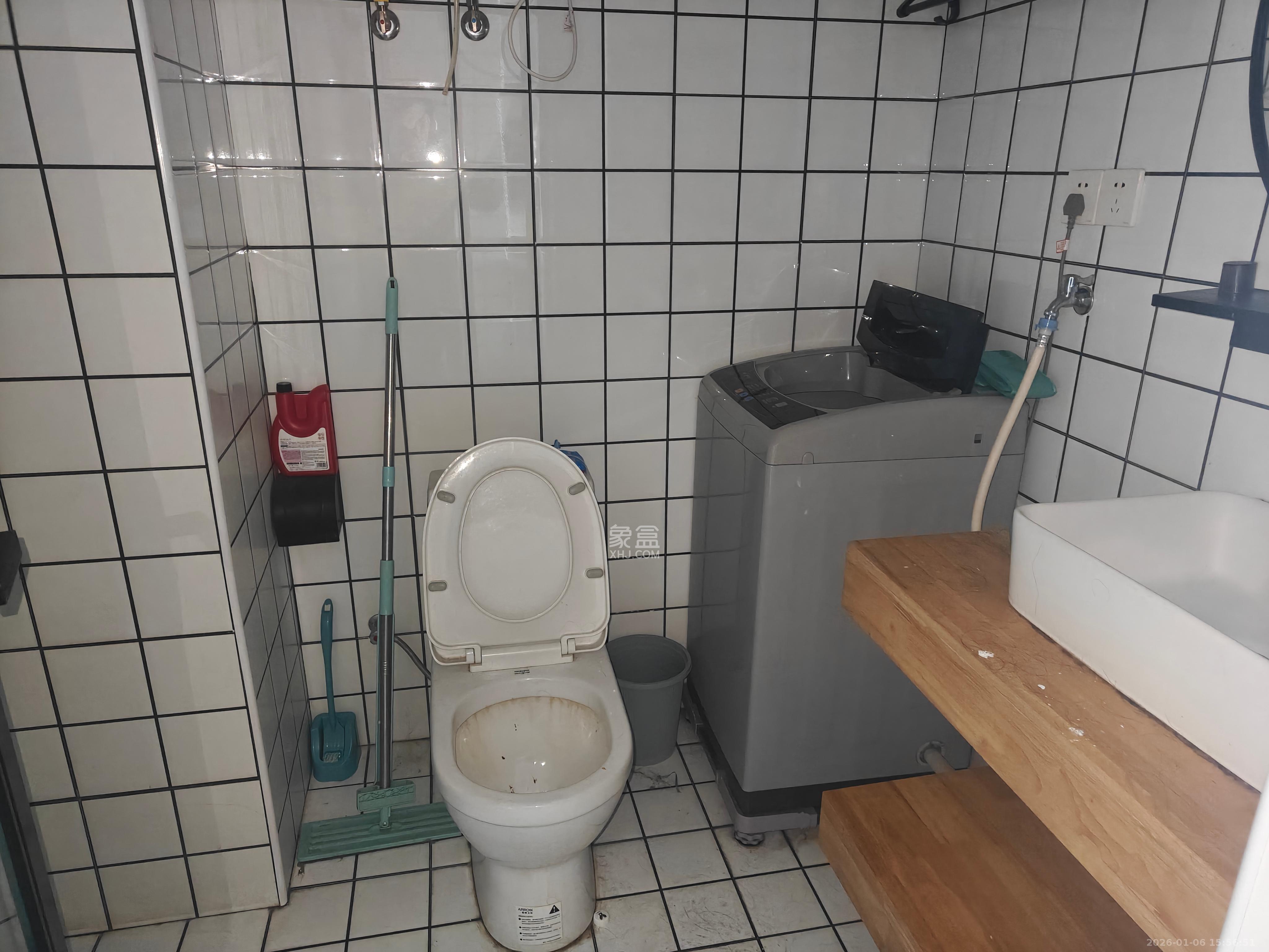 新世界广场  1室1厅1卫    1400.0元/月