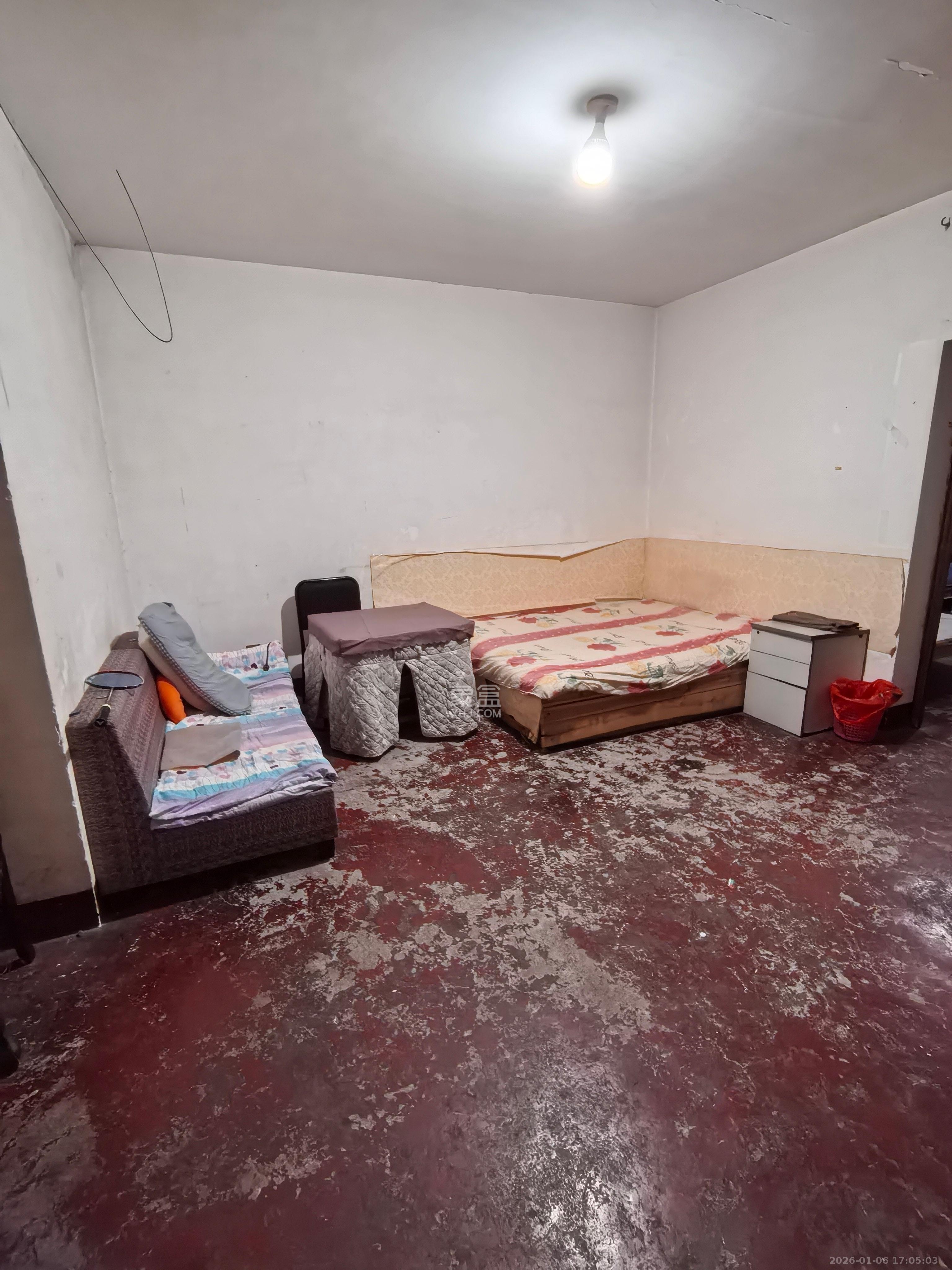 中南汽车世界  2室2厅1卫    700.0元/月