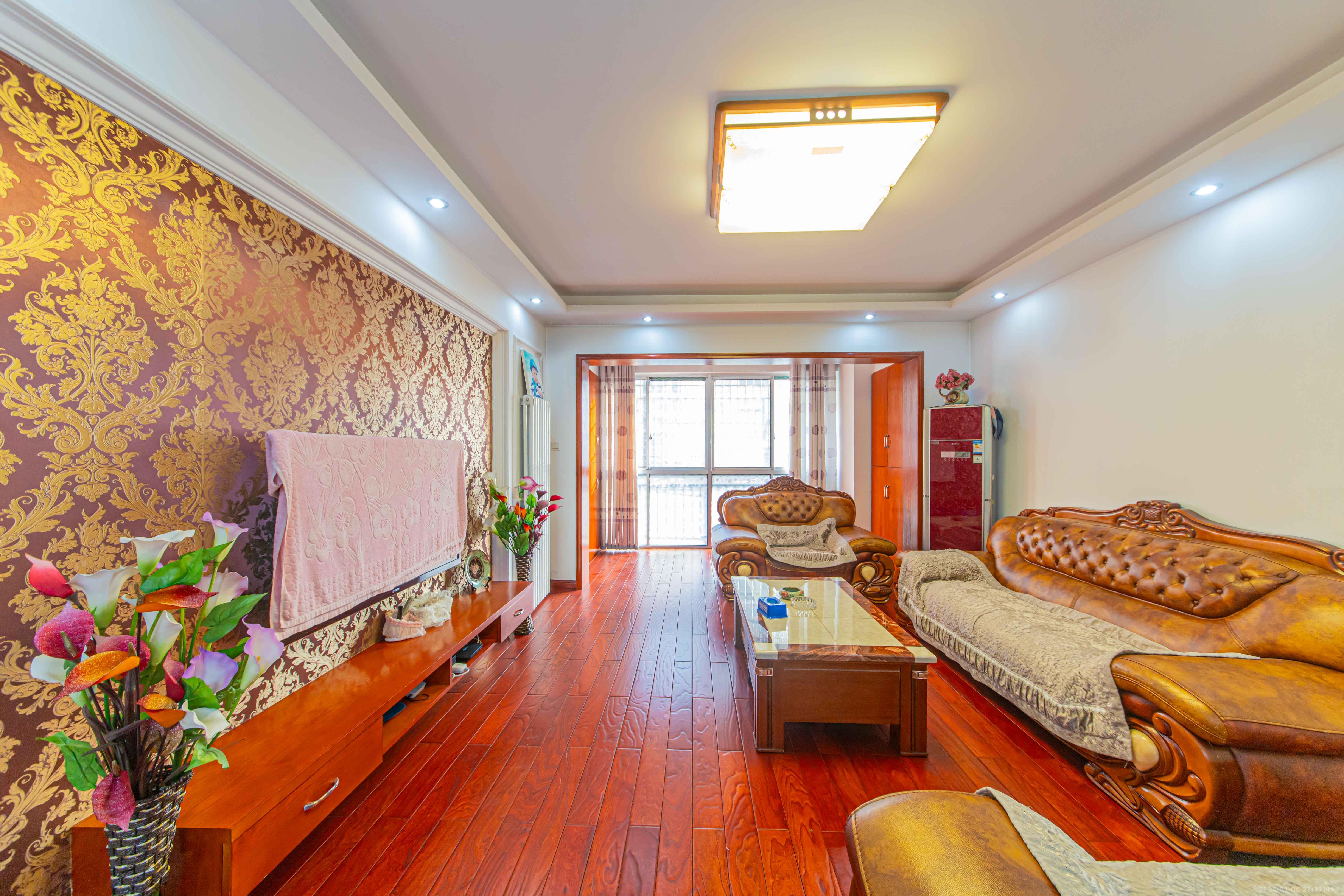 九峰小区（一二三四区）  3室2厅2卫    198.0万