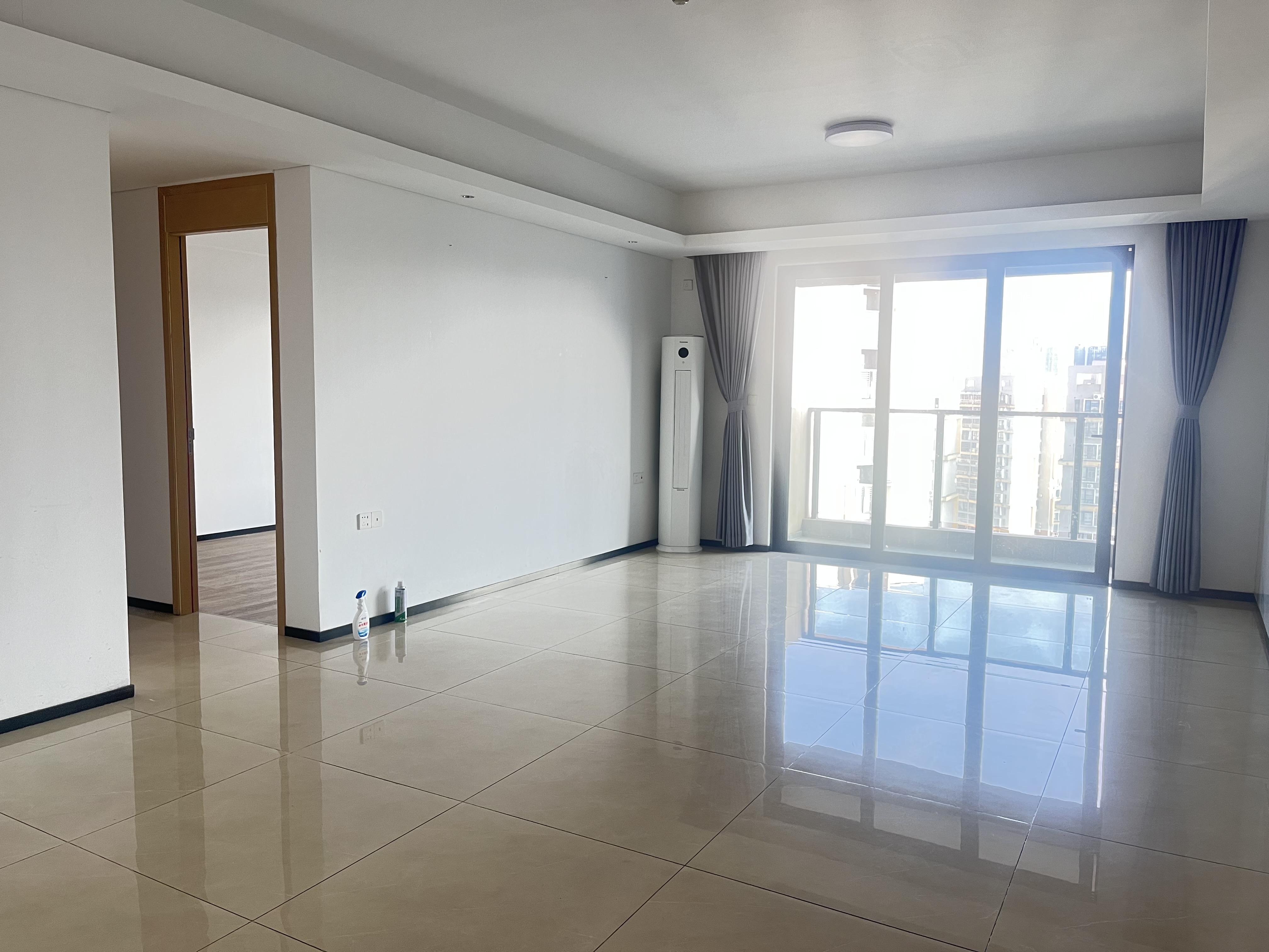 华润中心二期东悦府  3室2厅1卫    5000.0元/月