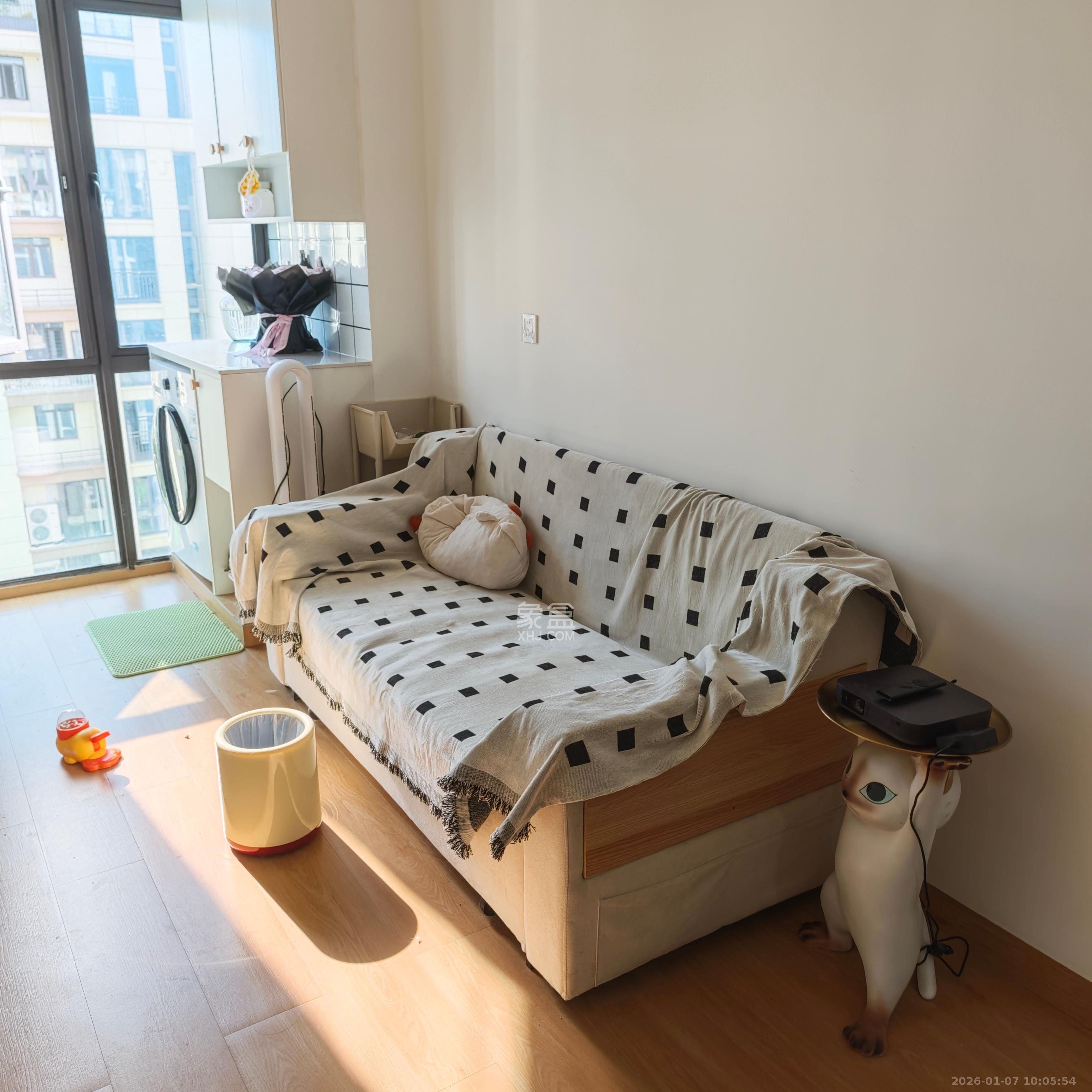 鑫远紫樾香山二期  1室1厅1卫    2000.0元/月