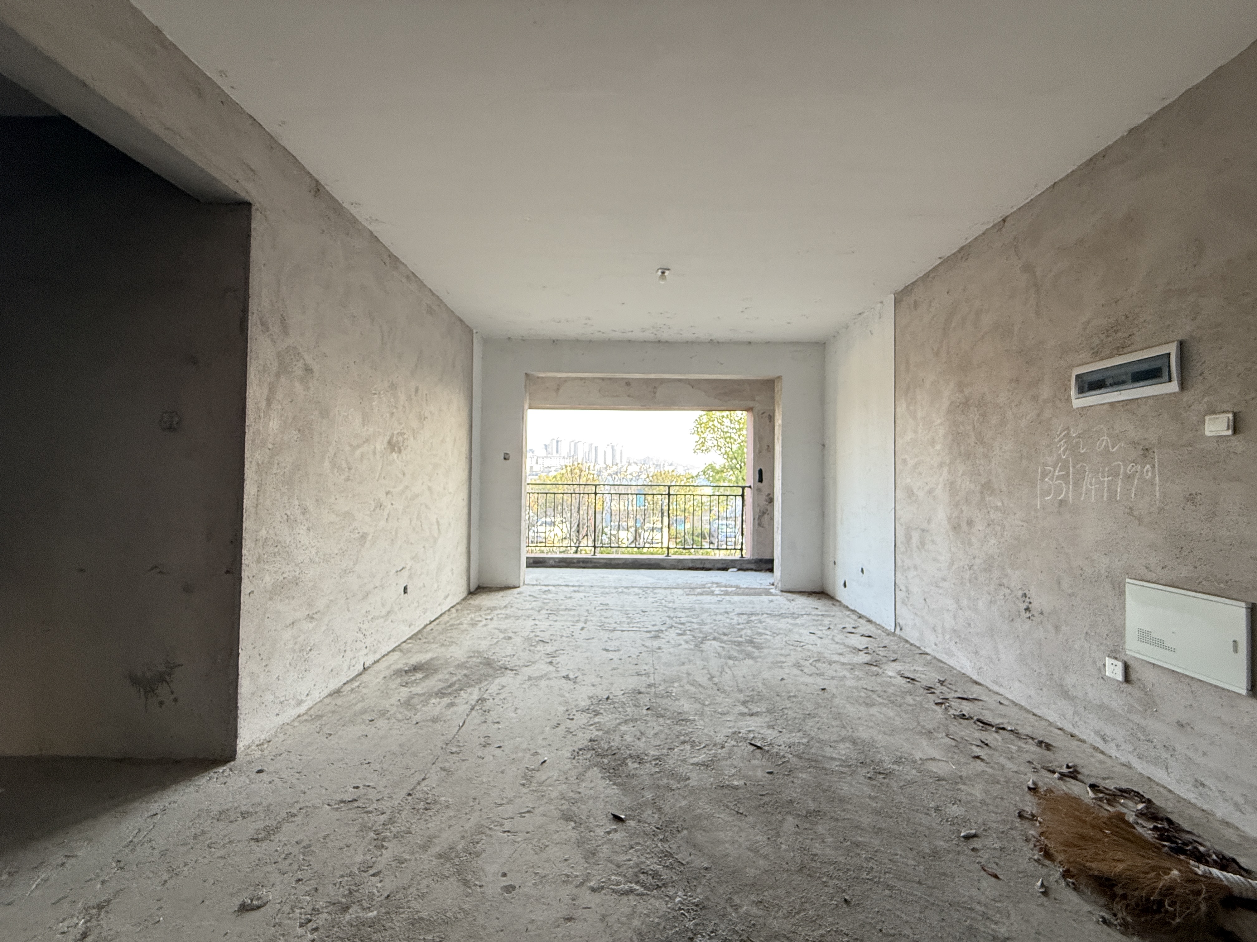 东宸江山里  4室2厅2卫    62.8万