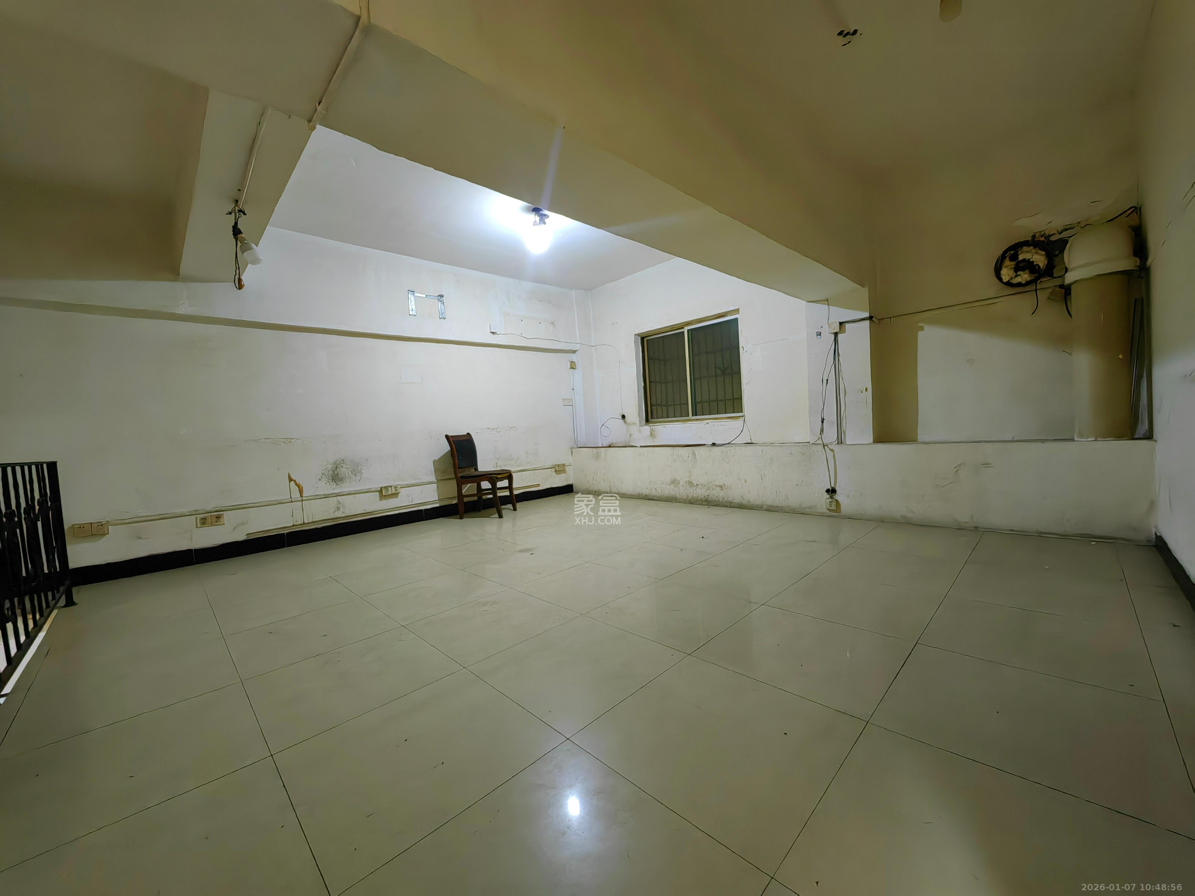 中南汽车世界   22.0㎡      1400.0元/月室内图