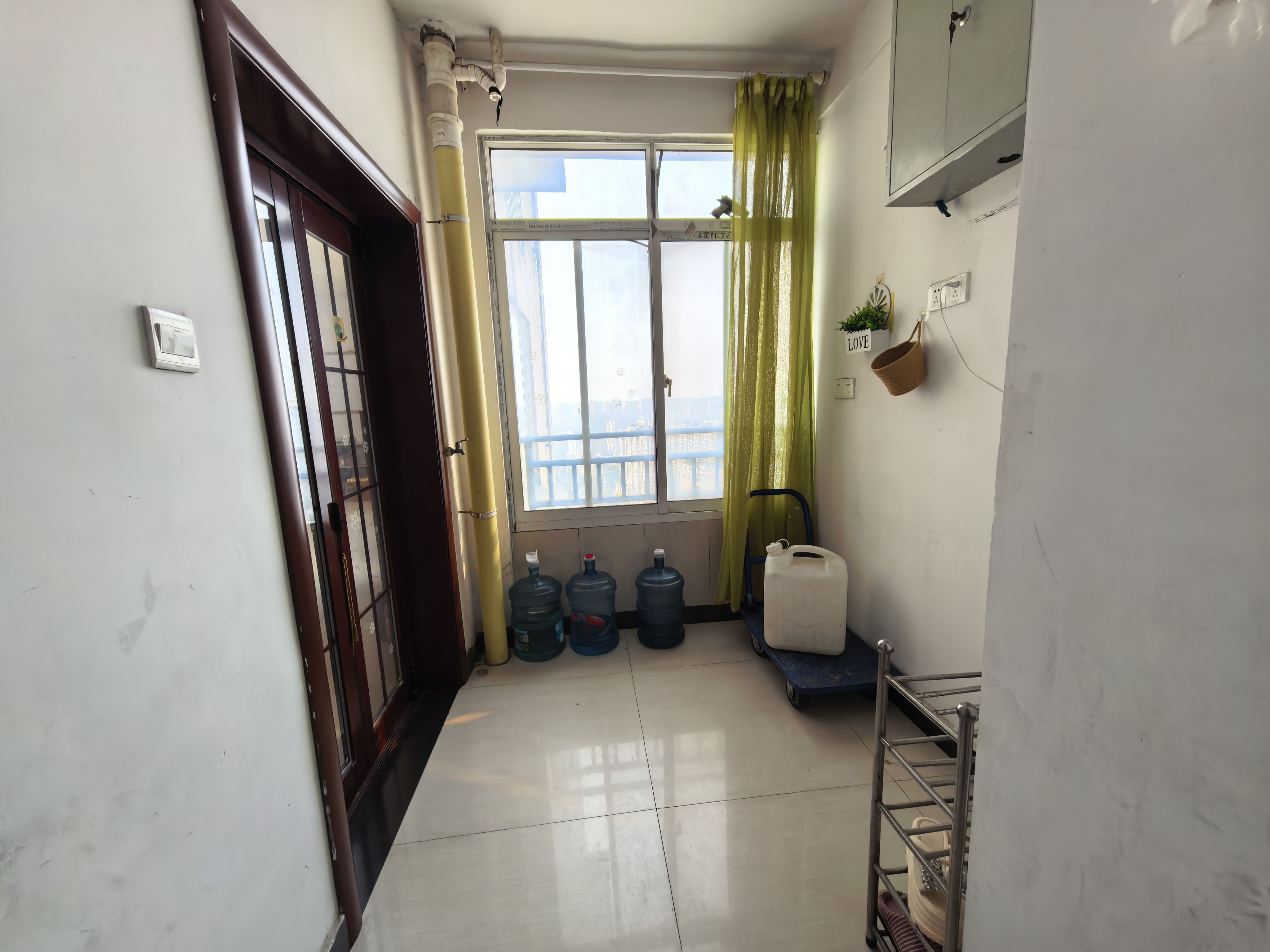 鸿泰国际  3室2厅2卫    65.0万