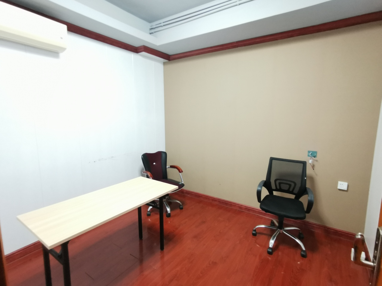 国贸中心   300.0㎡      10000.0元/月