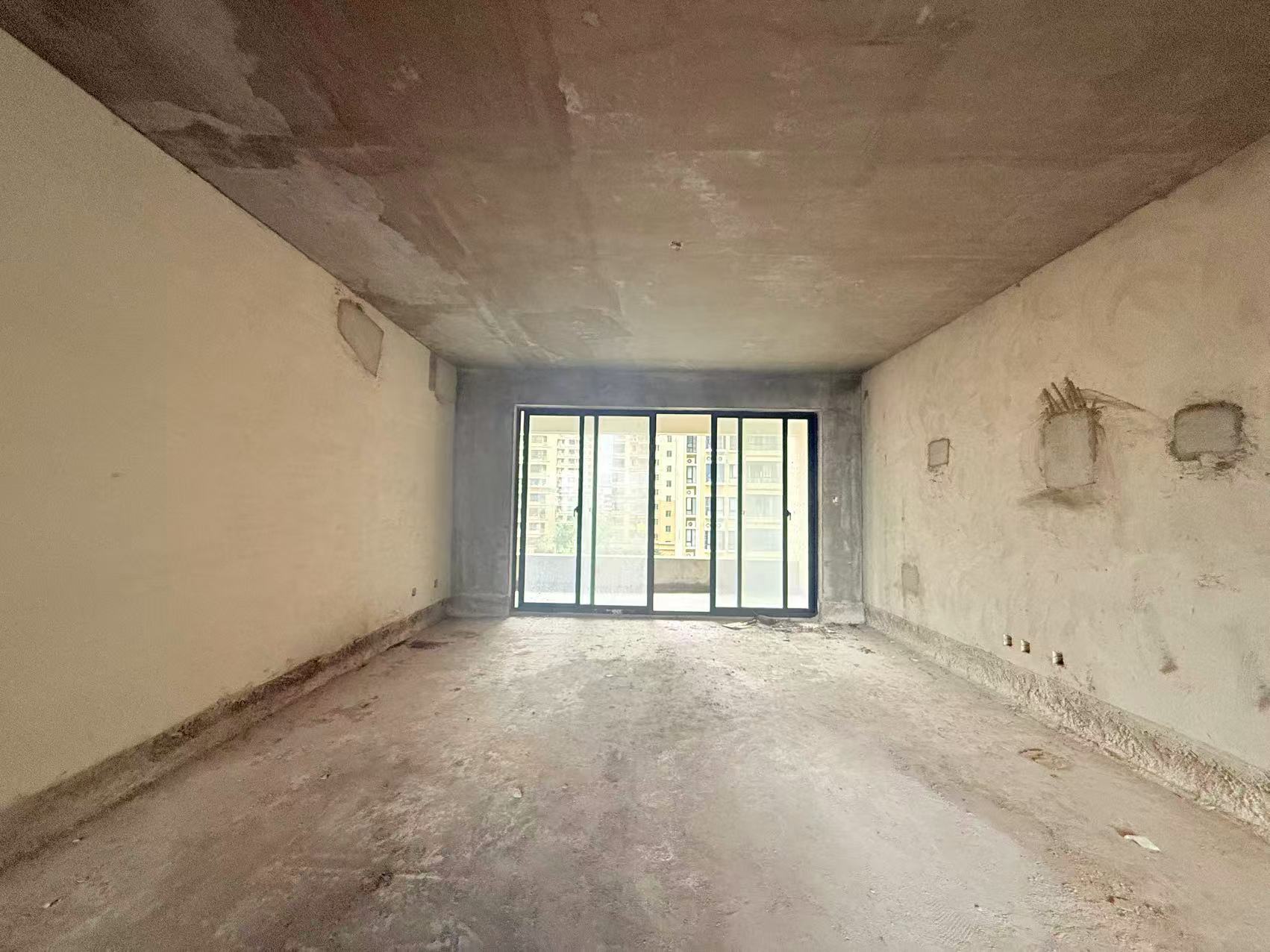 海秀花园  4室2厅2卫    210.0万