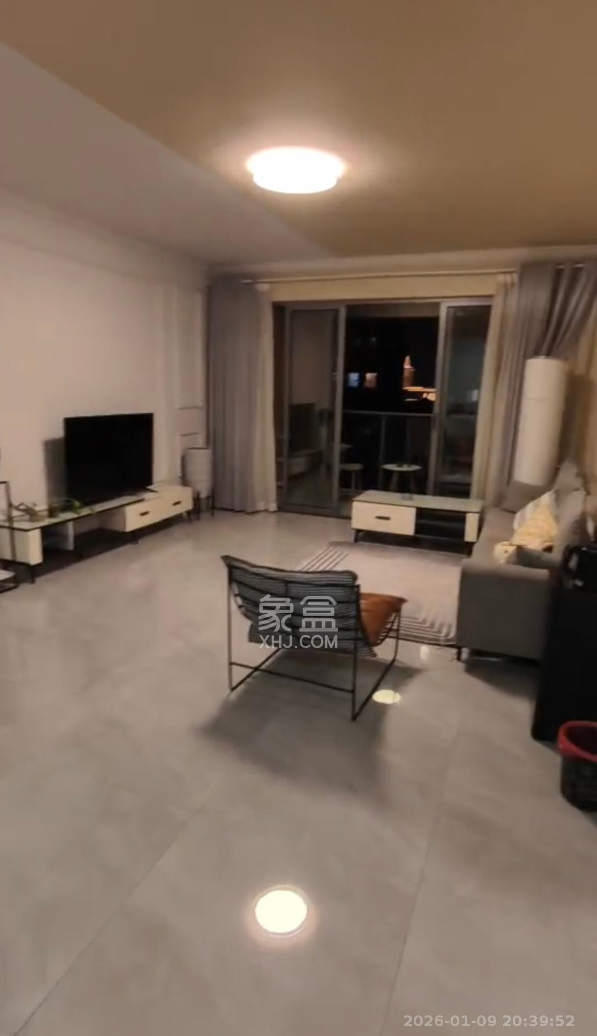 八方小区B区  4室2厅2卫    7000.0元/月