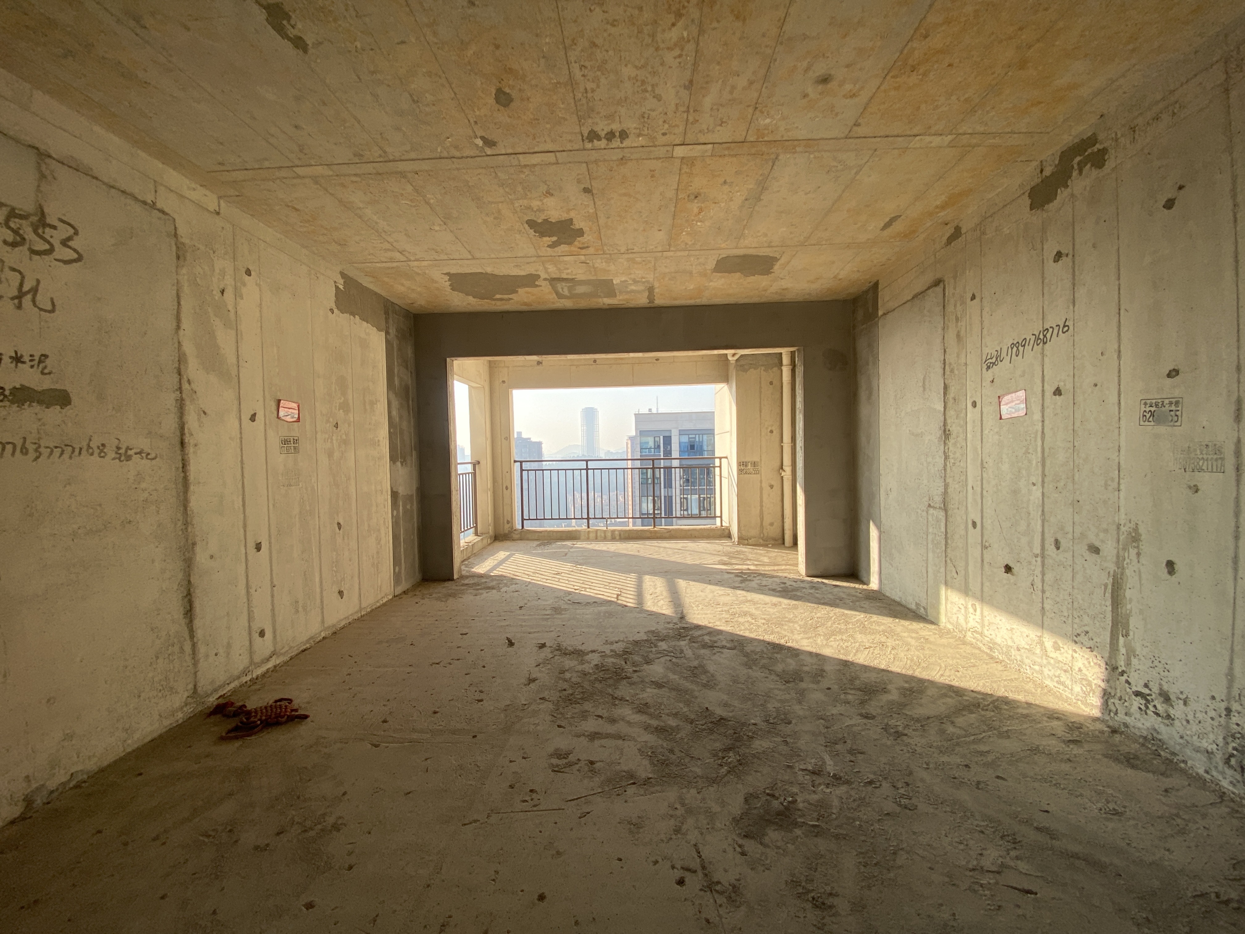 青春里  4室2厅2卫    145.0万