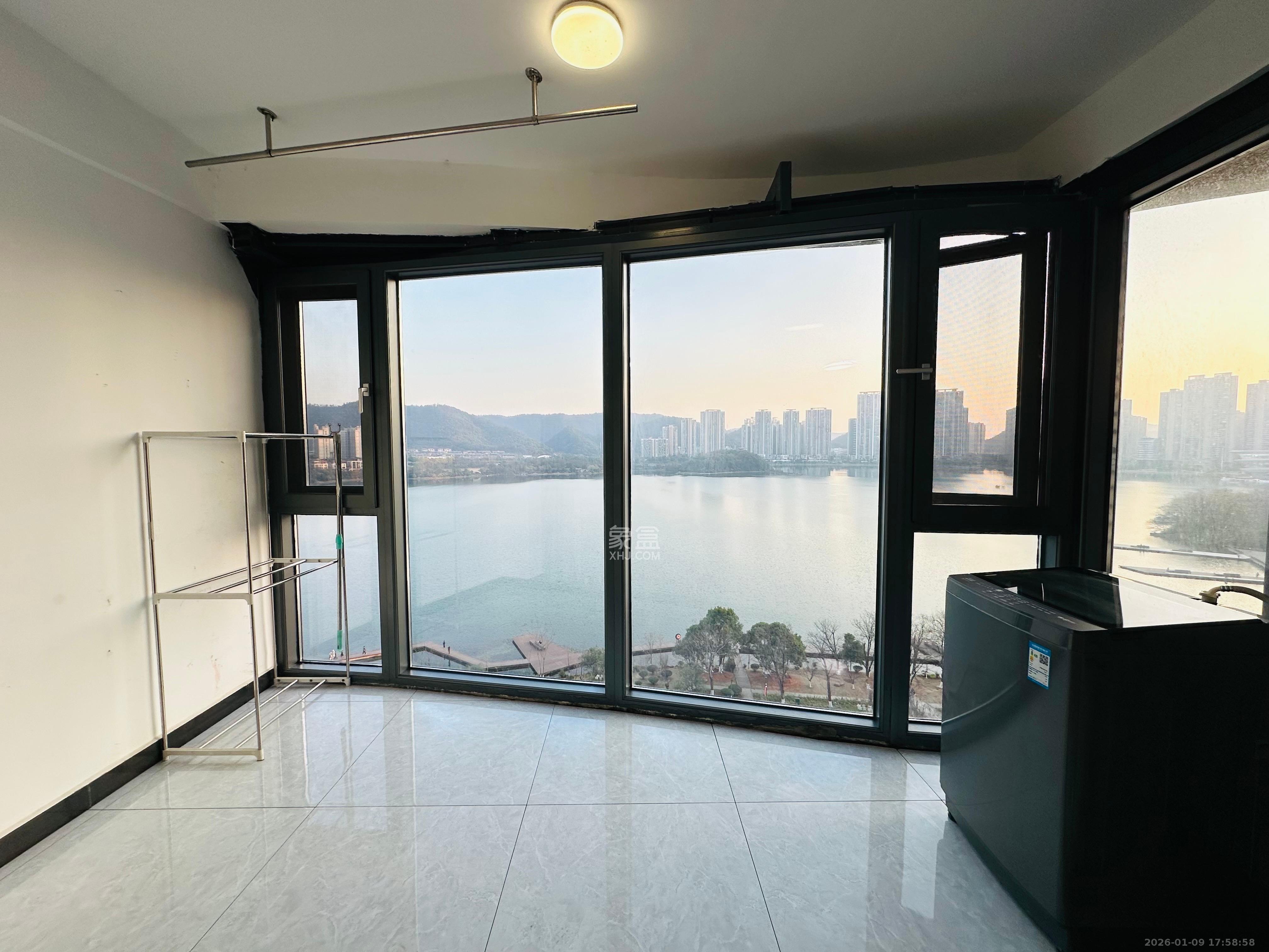 天祥水晶湾  4室2厅2卫    3500.0元/月