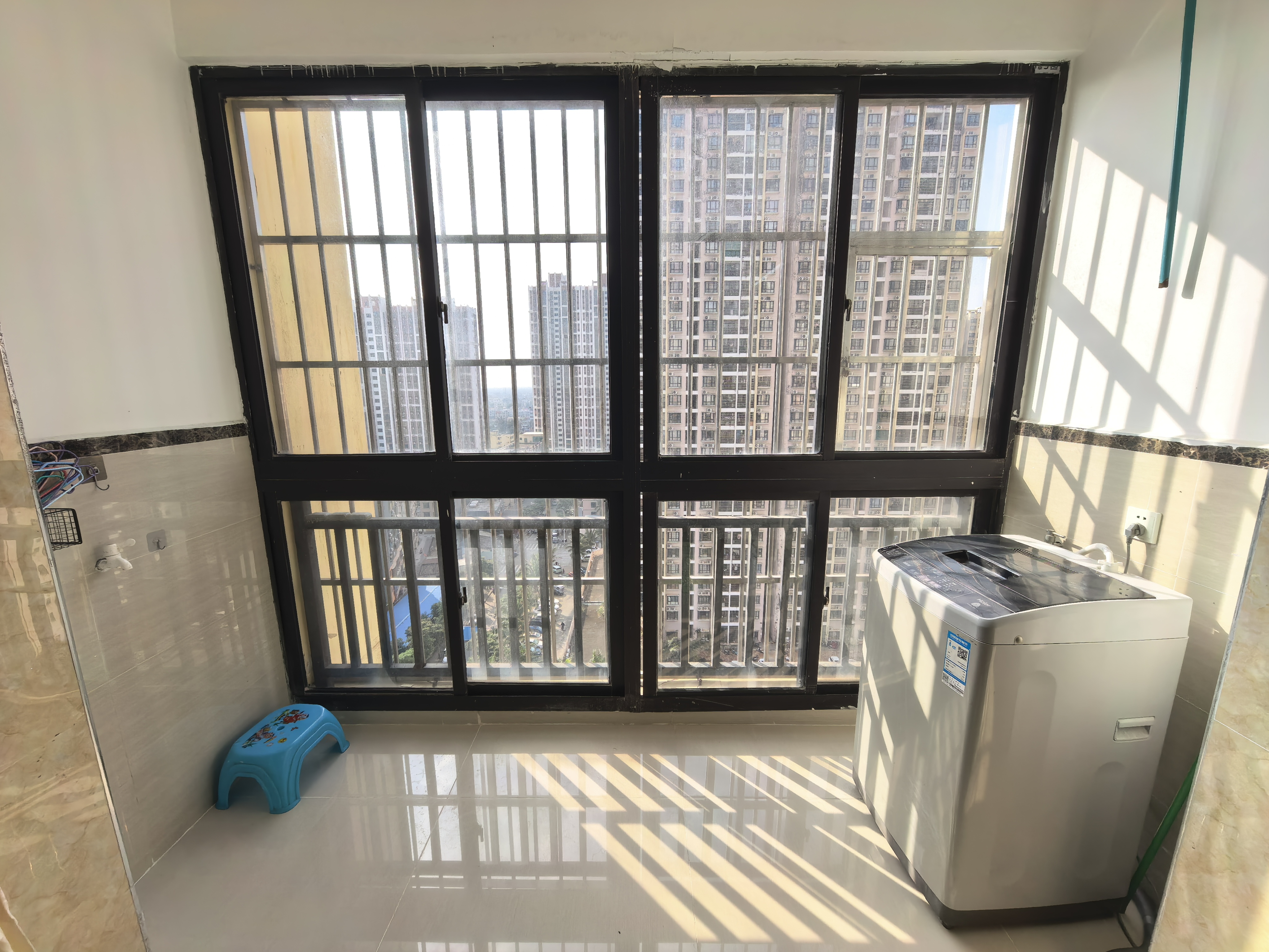 凤翔花园（A区）  2室2厅1卫    1800.0元/月