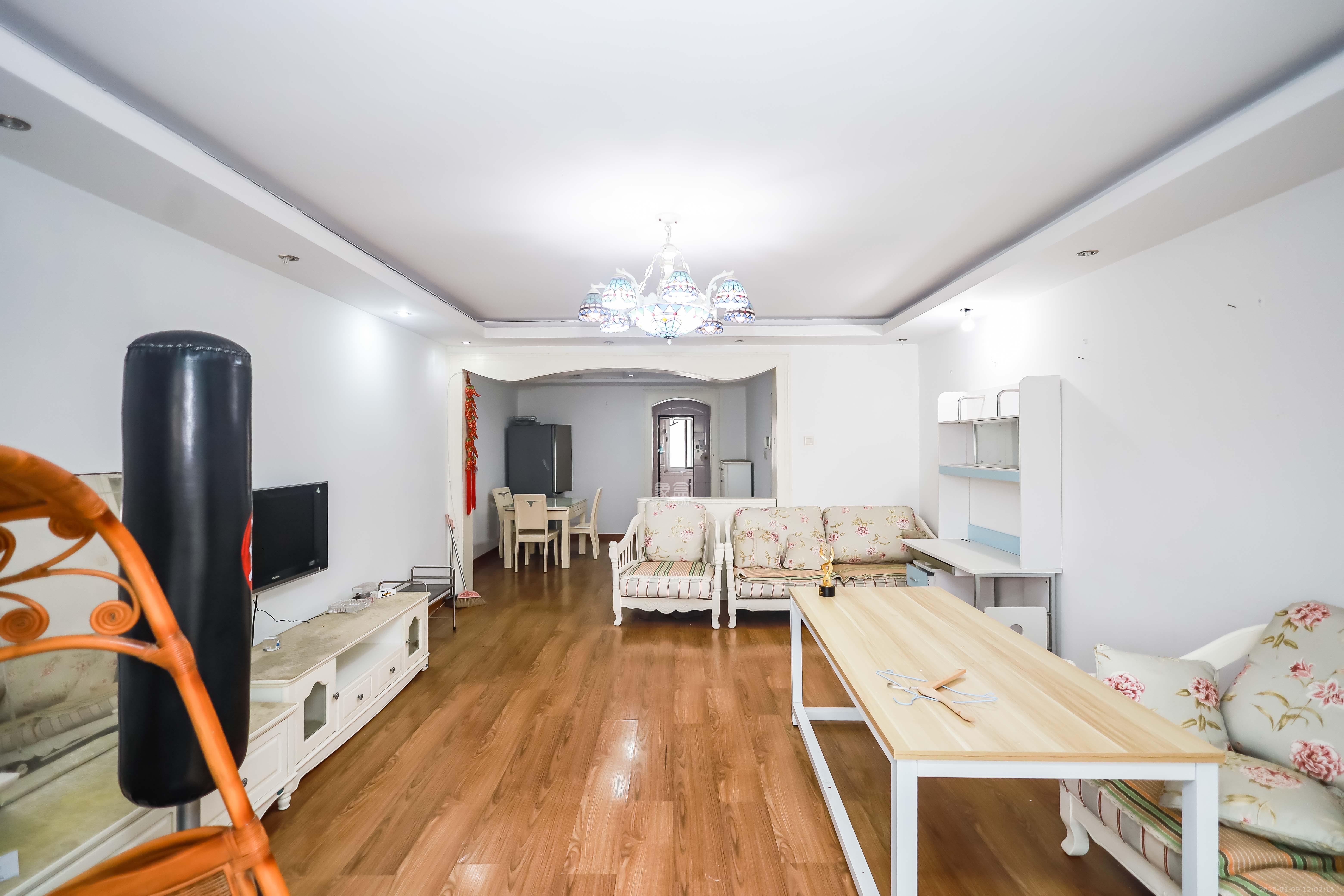 湘卫花苑  4室2厅2卫    3200.0元/月