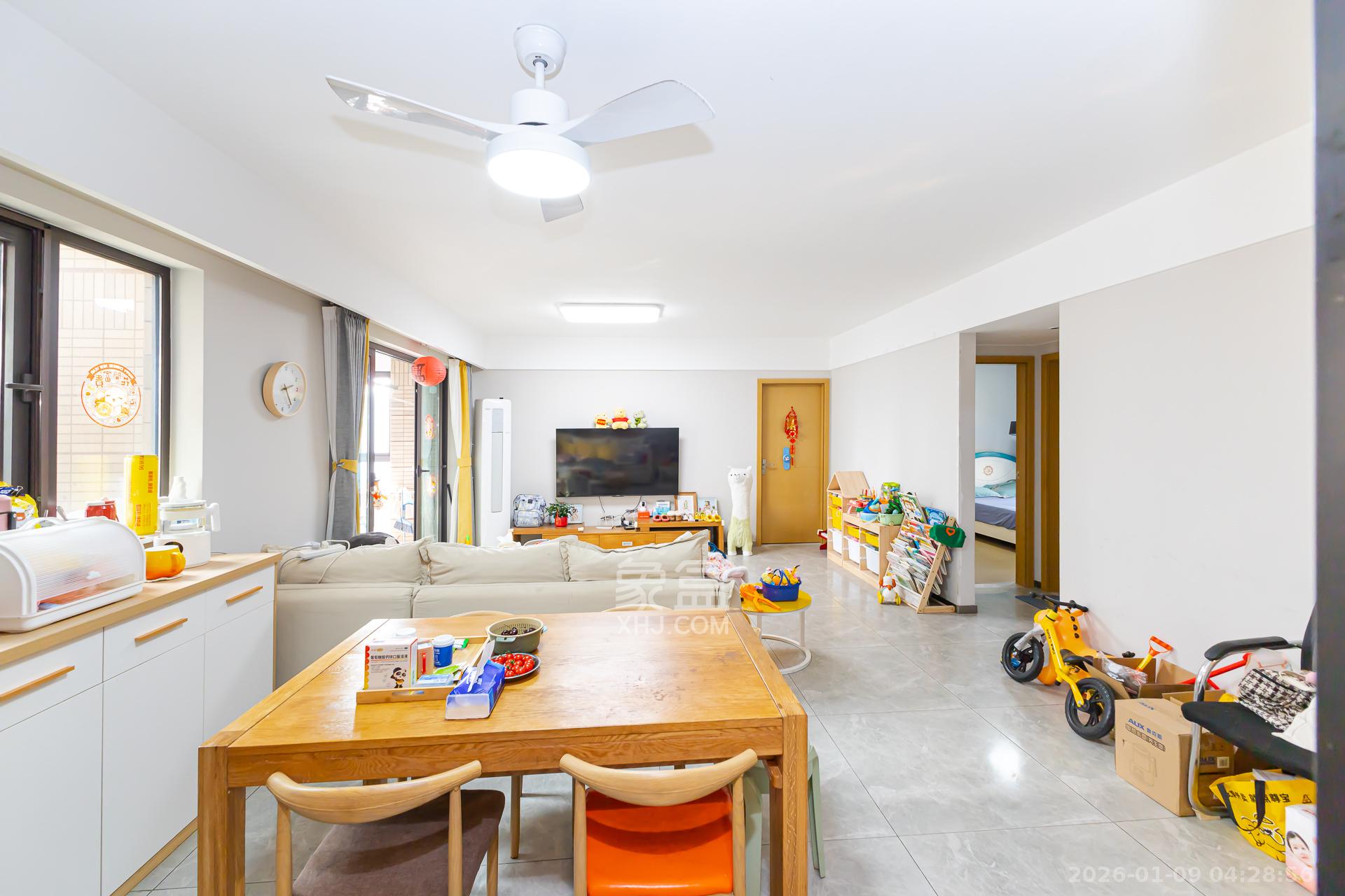 时代倾城四期  1室0厅0卫    95.0万客厅