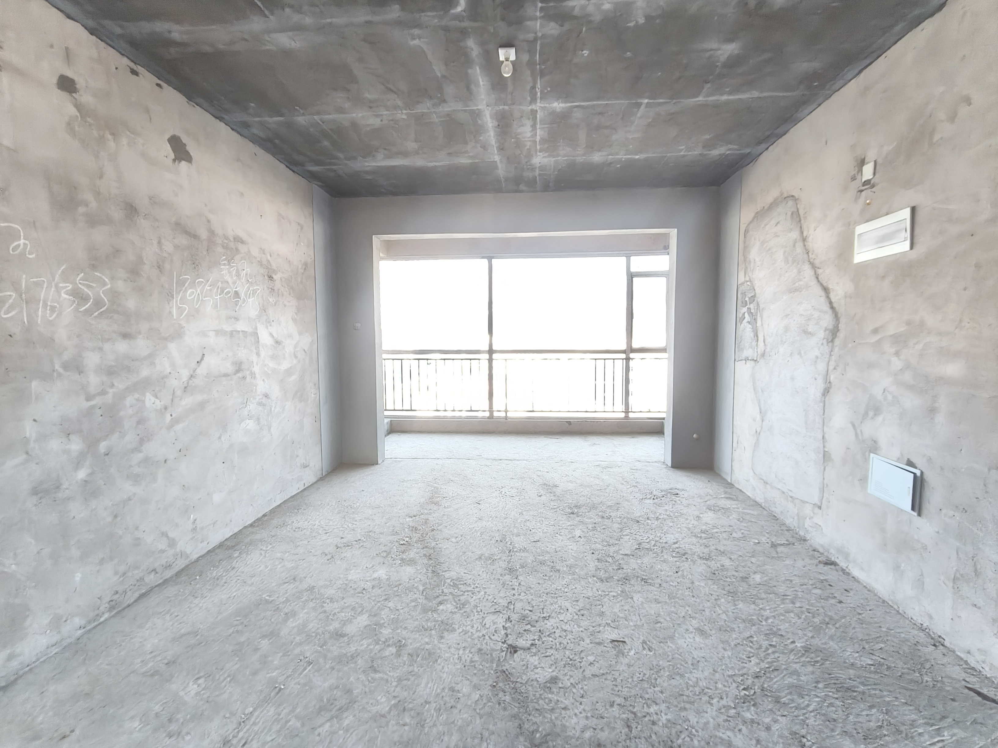 中天鹭鸶湾三期  4室2厅2卫    90.0万