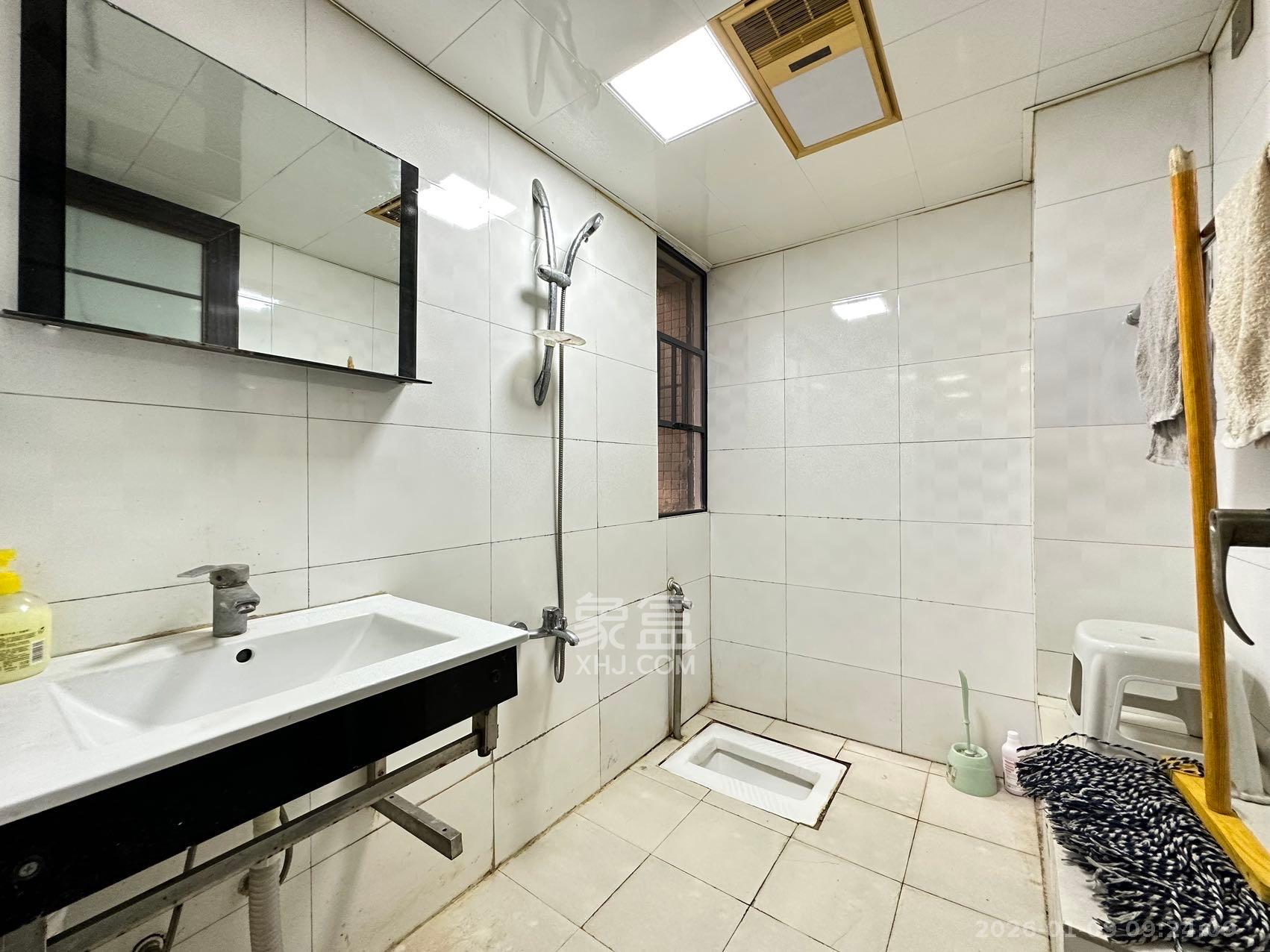 保利麓谷林语A区  3室2厅1卫    2100.0元/月