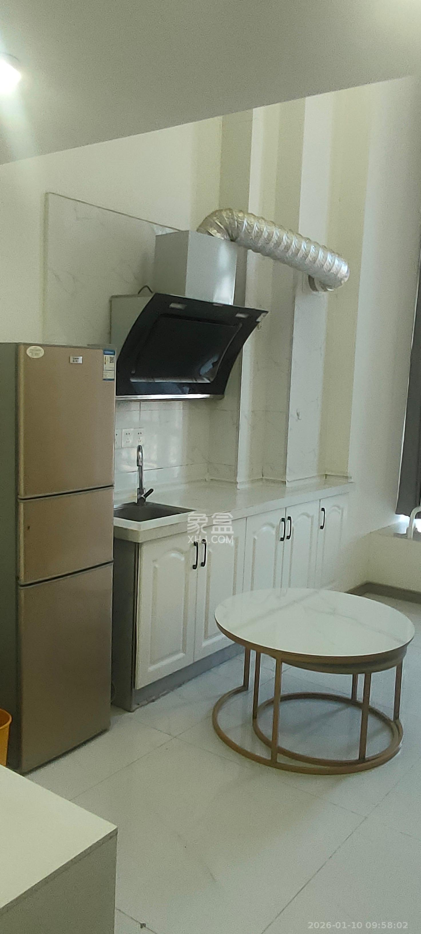 天麓轻奢国际  1室1厅1卫    1400.0元/月