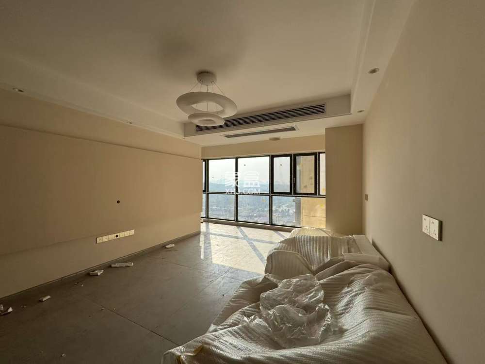 青龙湾（中央小镇）  3室2厅2卫    53.0万