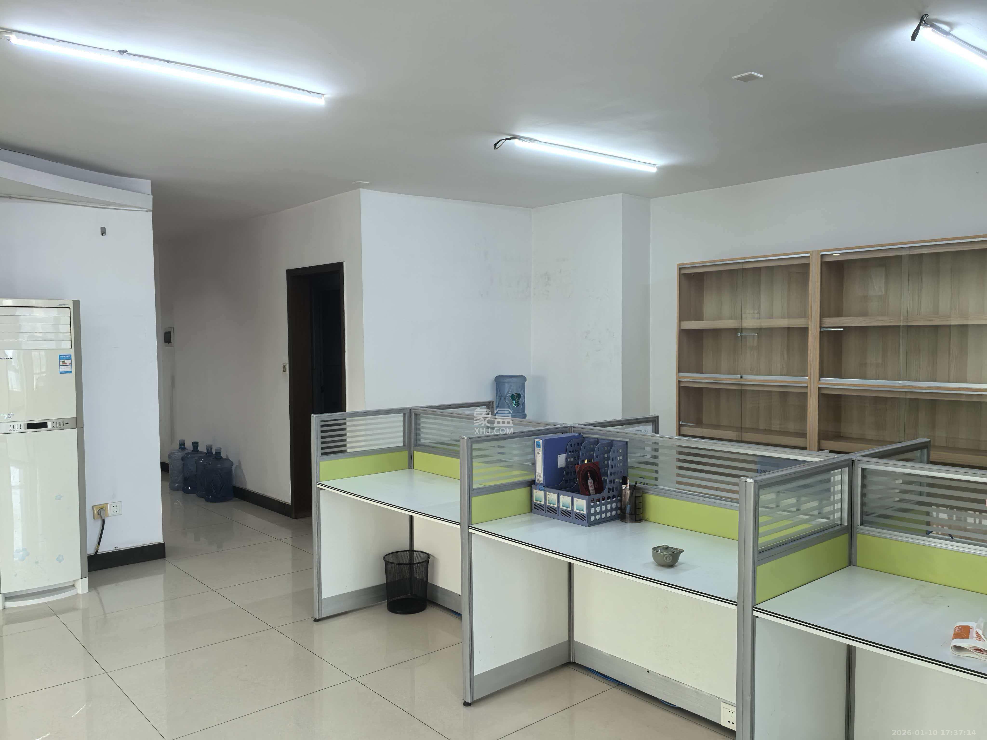 新时代广场  1室2厅1卫    4500.0元/月