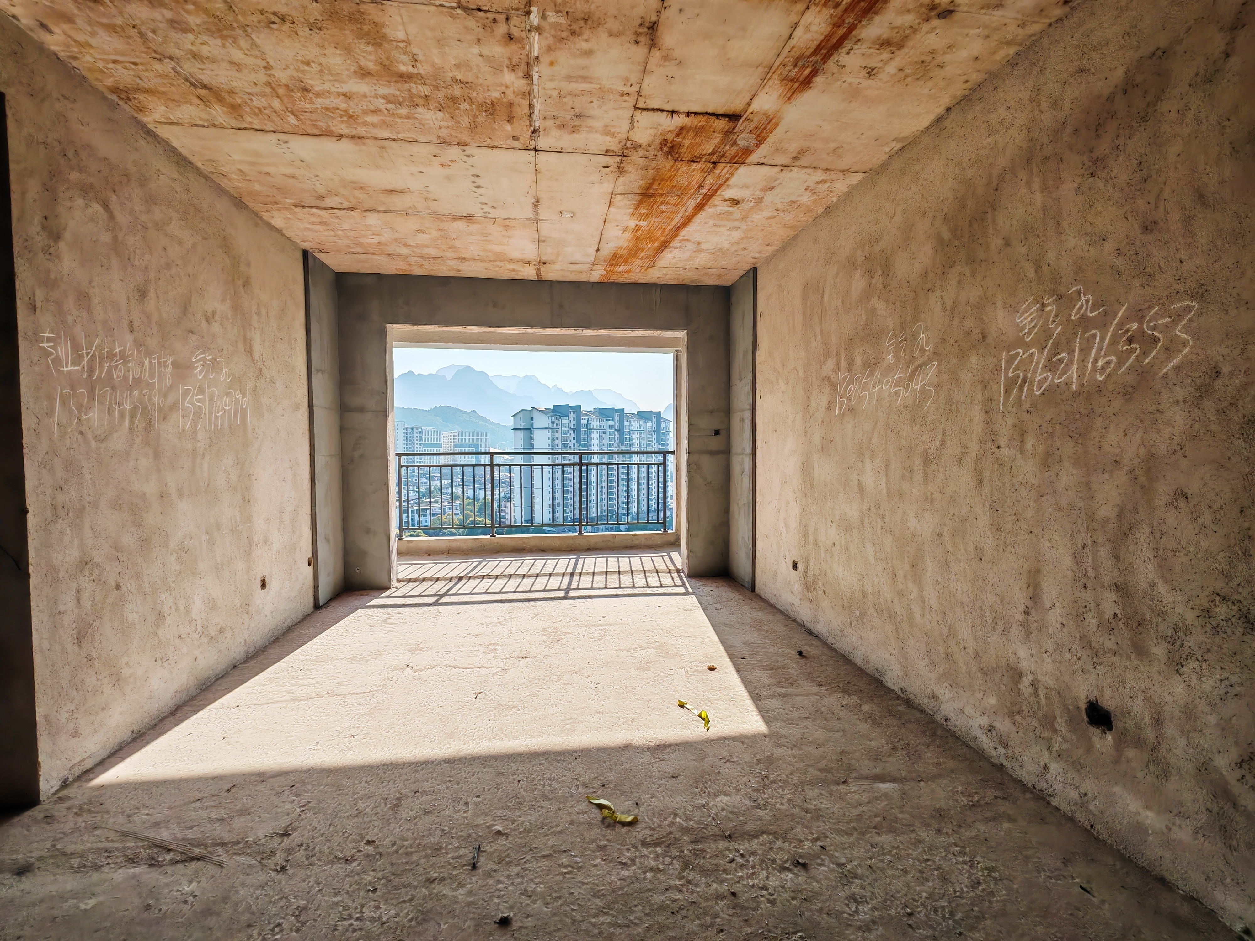 金域滨江  3室2厅1卫    49.8万