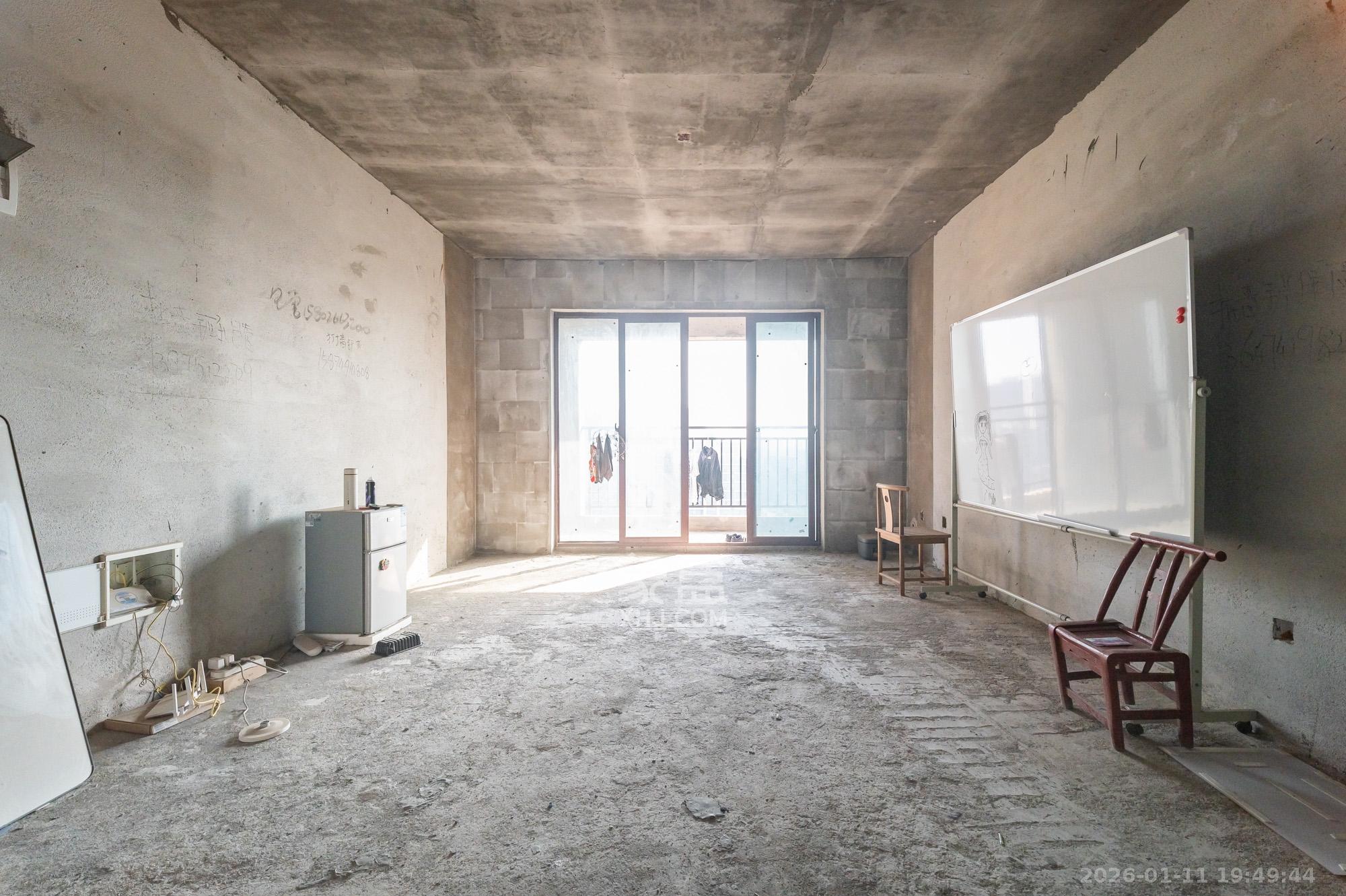 艺源颂雅小区（719街区）  4室2厅2卫    90.0万