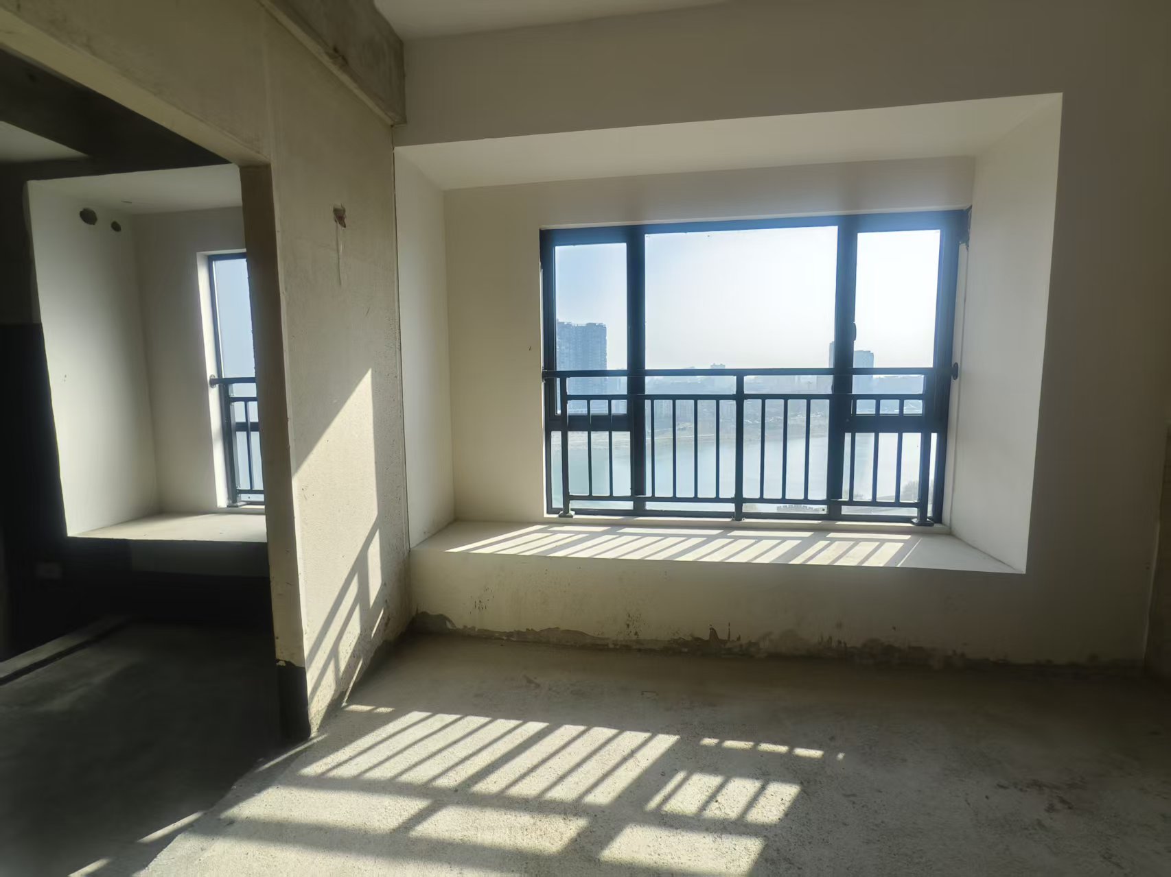 中铁银城江月  5室2厅3卫    168.0万