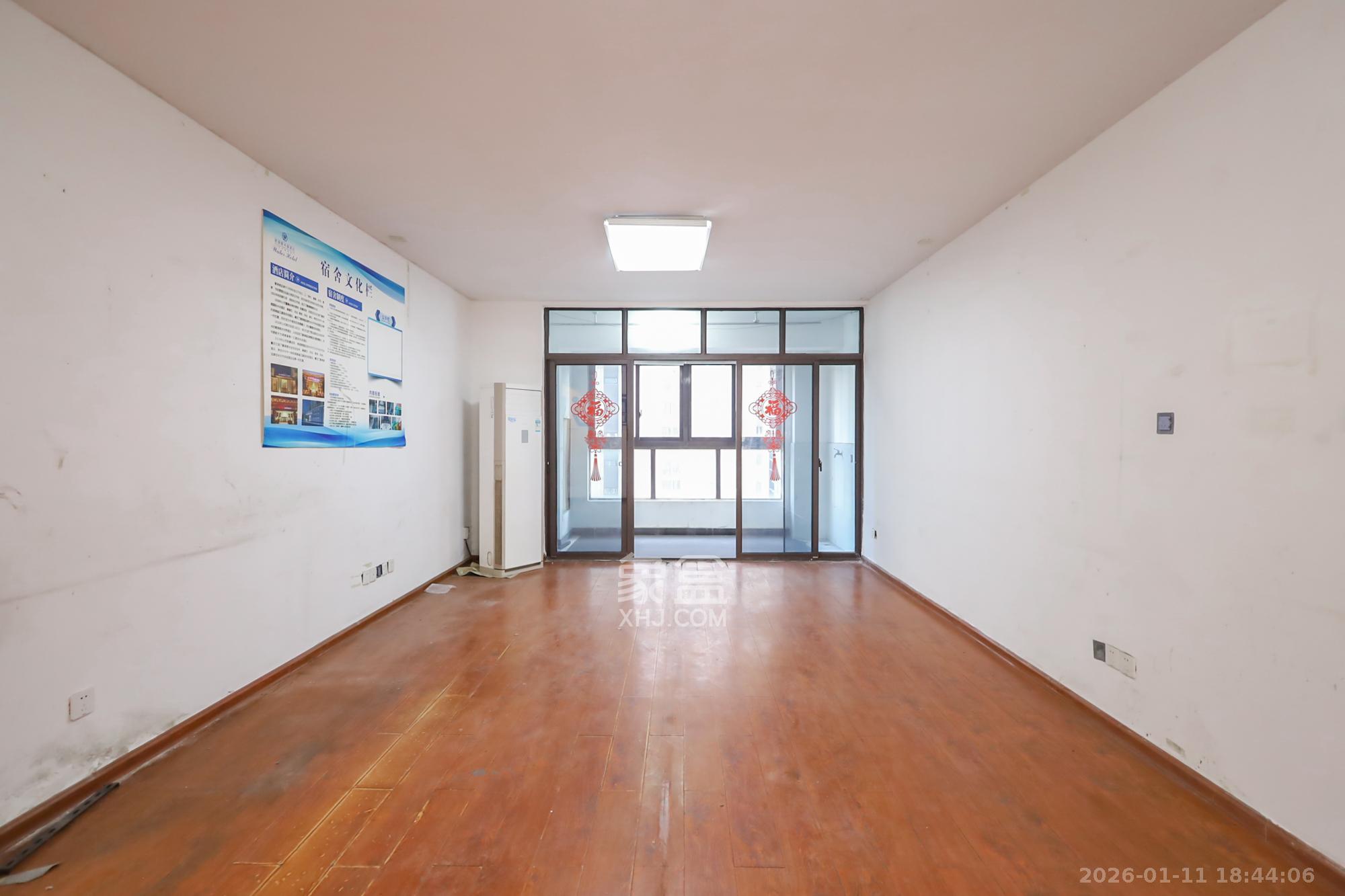 绿地中央广场  3室2厅2卫    150.0万