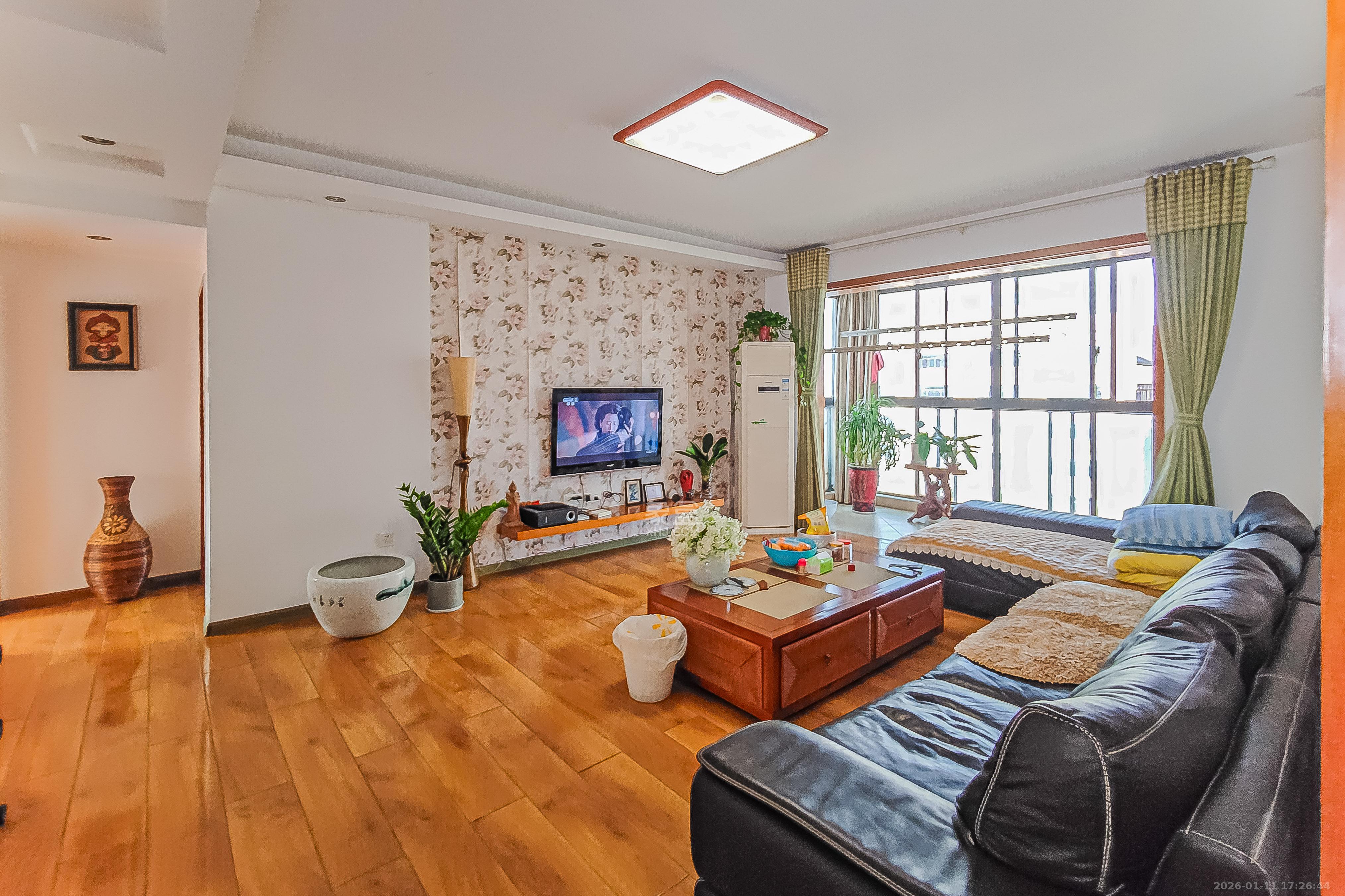 三万英尺  4室2厅2卫    155.0万