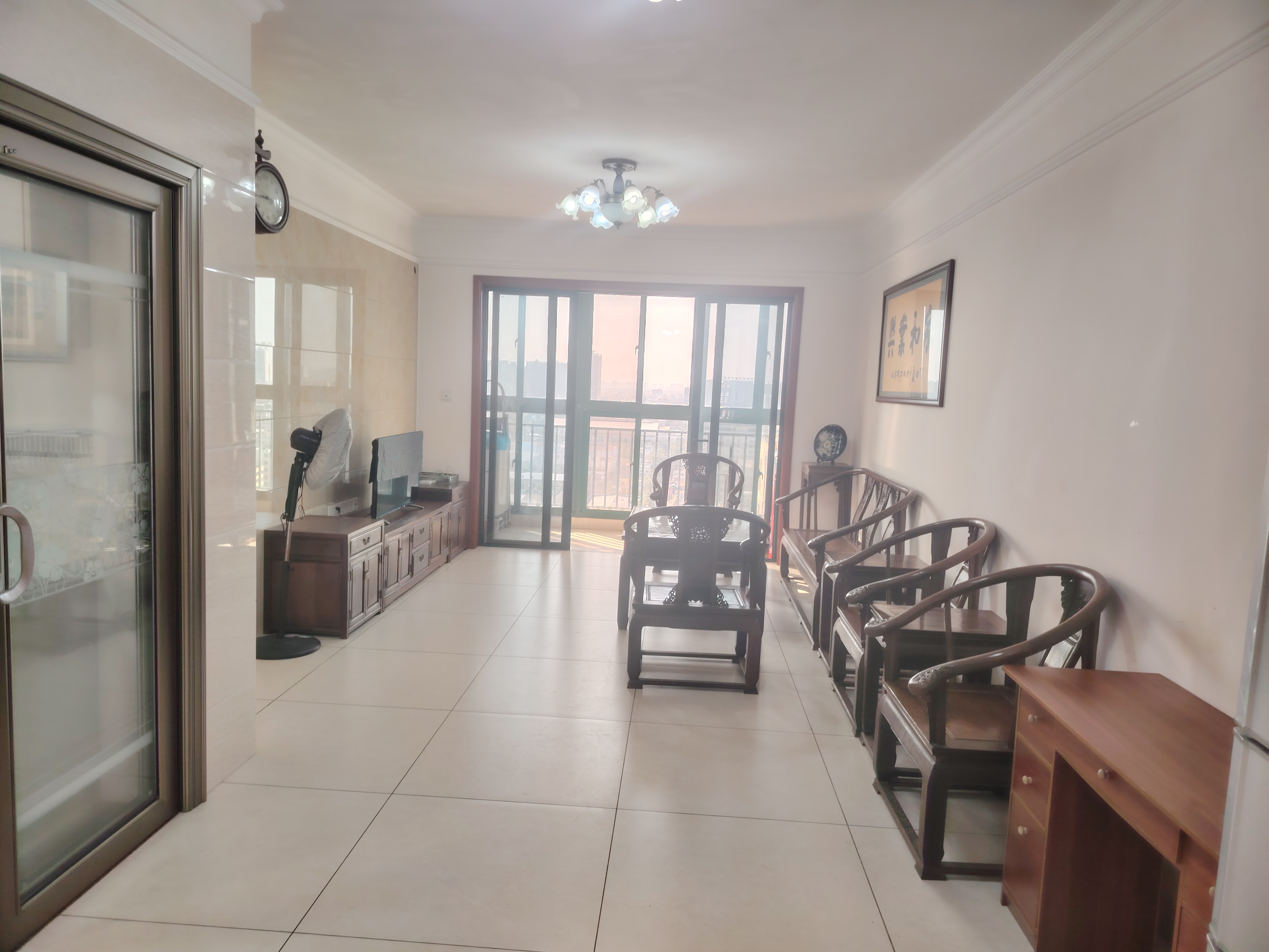 南海幸福城  3室2厅2卫    3000.0元/月