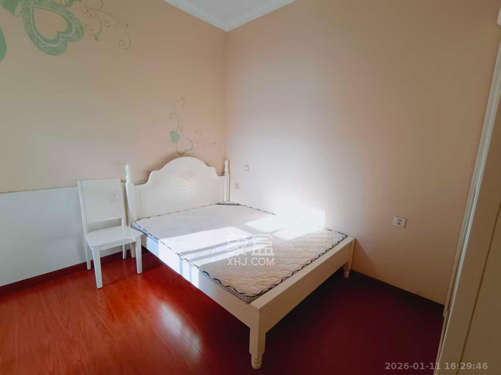 阳光100三期  3室2厅1卫    2500.0元/月