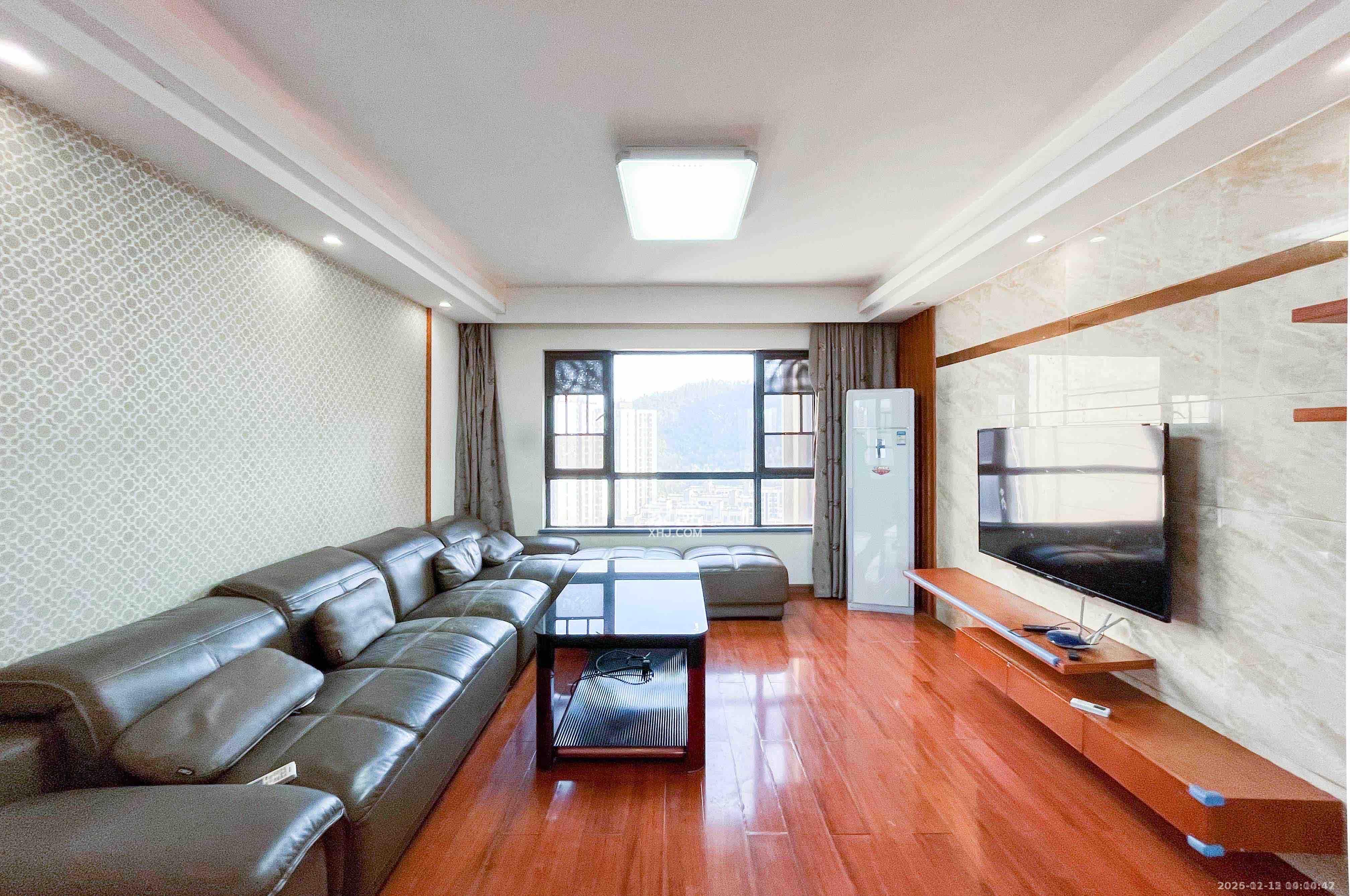 中海梅溪湖壹号  3室2厅2卫    3300.0元/月