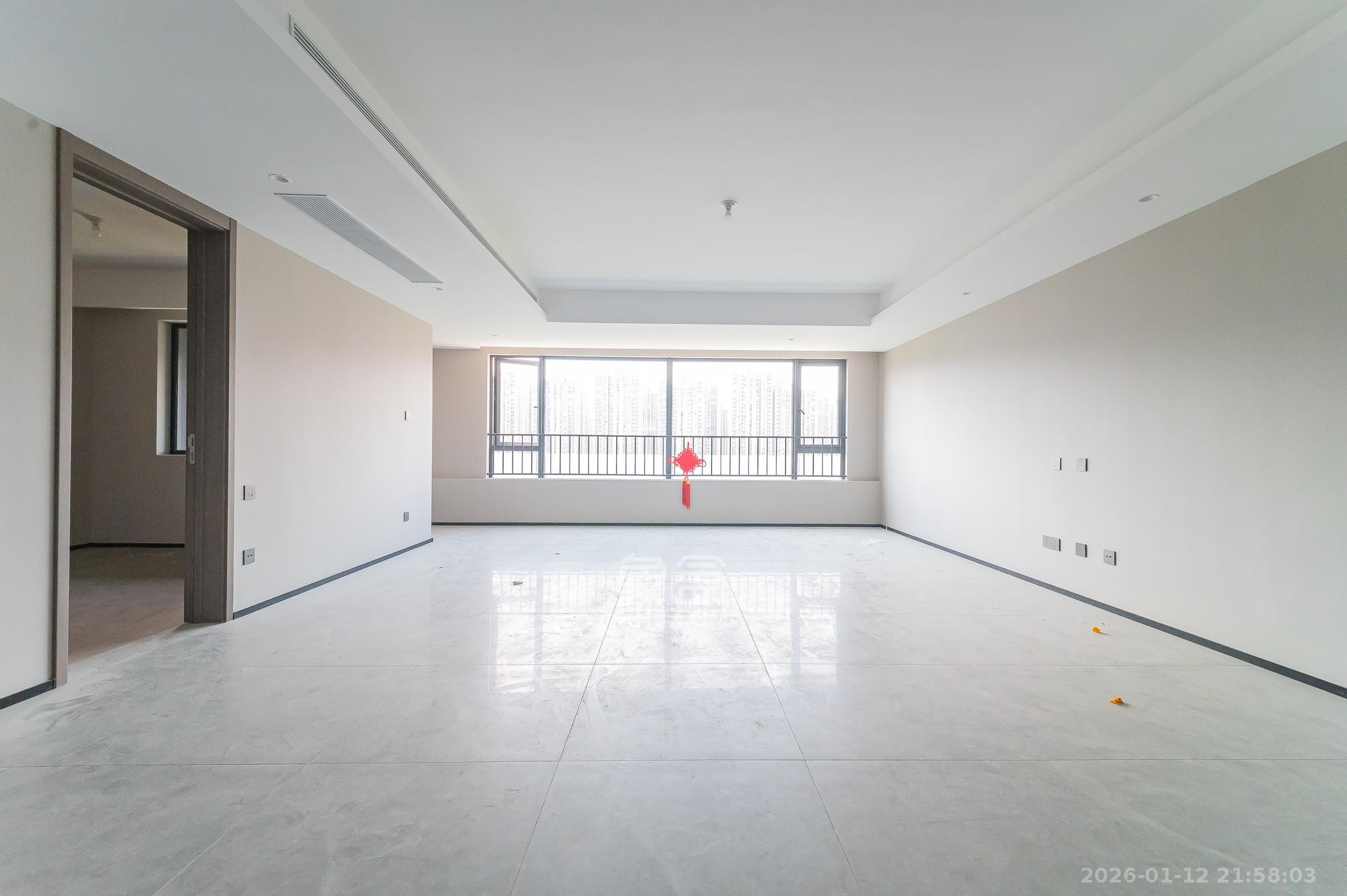 万科松湖天地  4室2厅2卫    172.0万