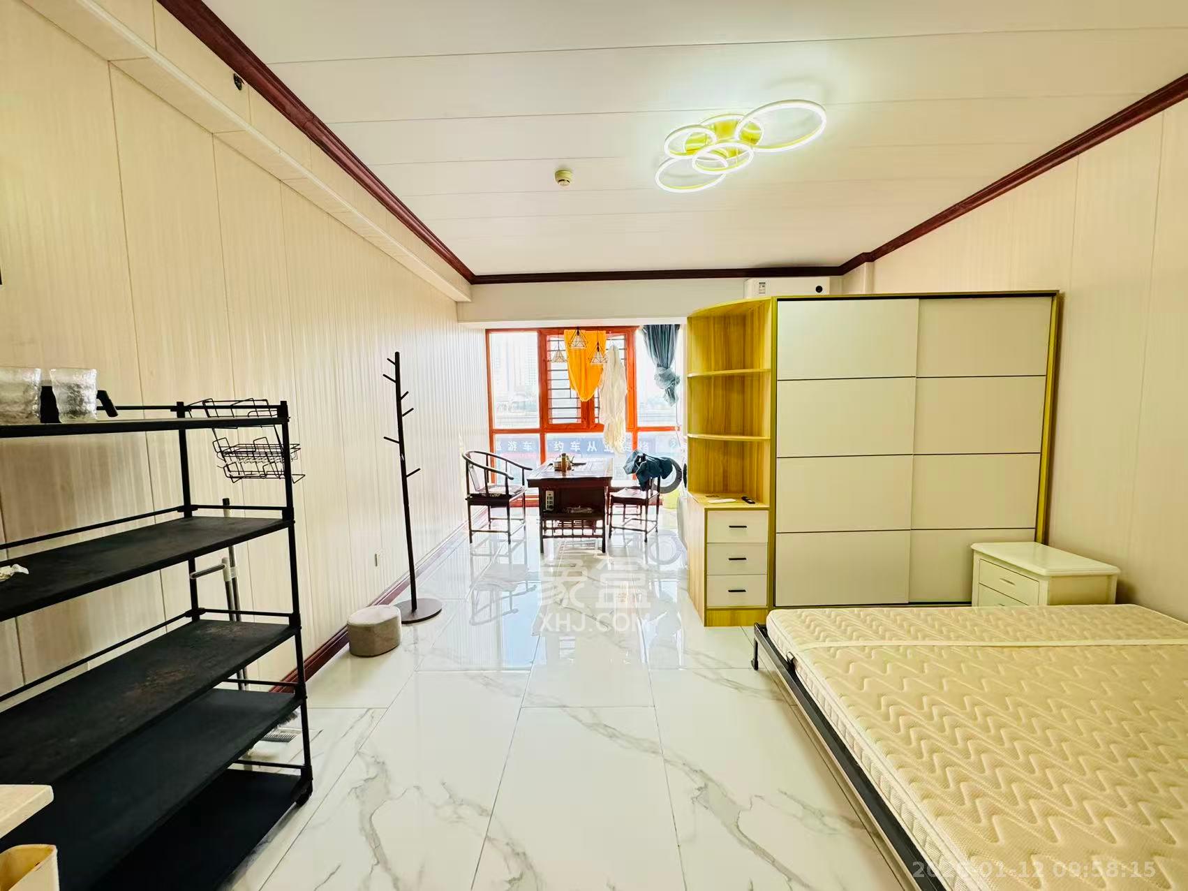 中交里城  1室1厅1卫    1600.0元/月