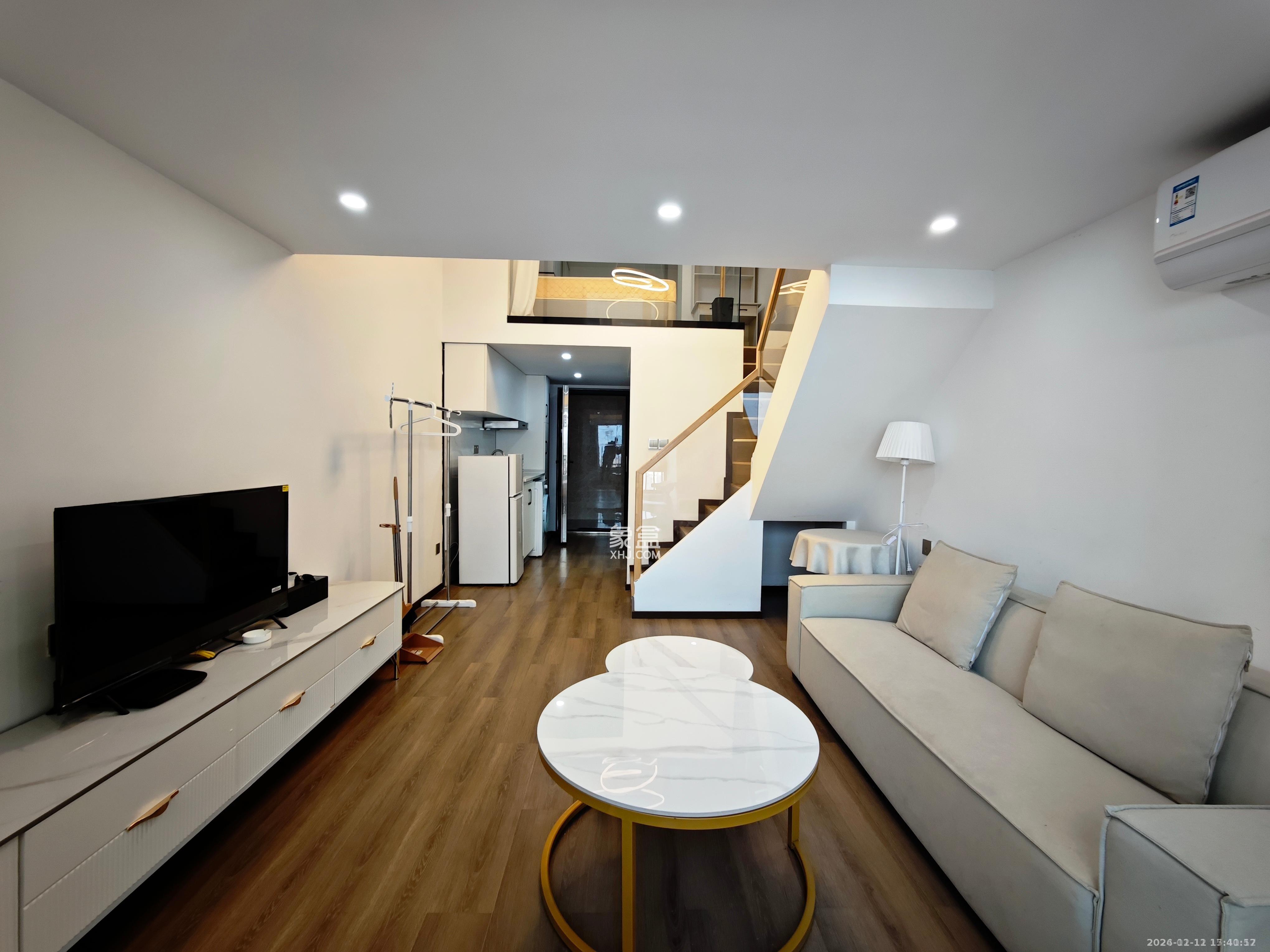 越秀悦湖台  2室1厅1卫    2400.0元/月