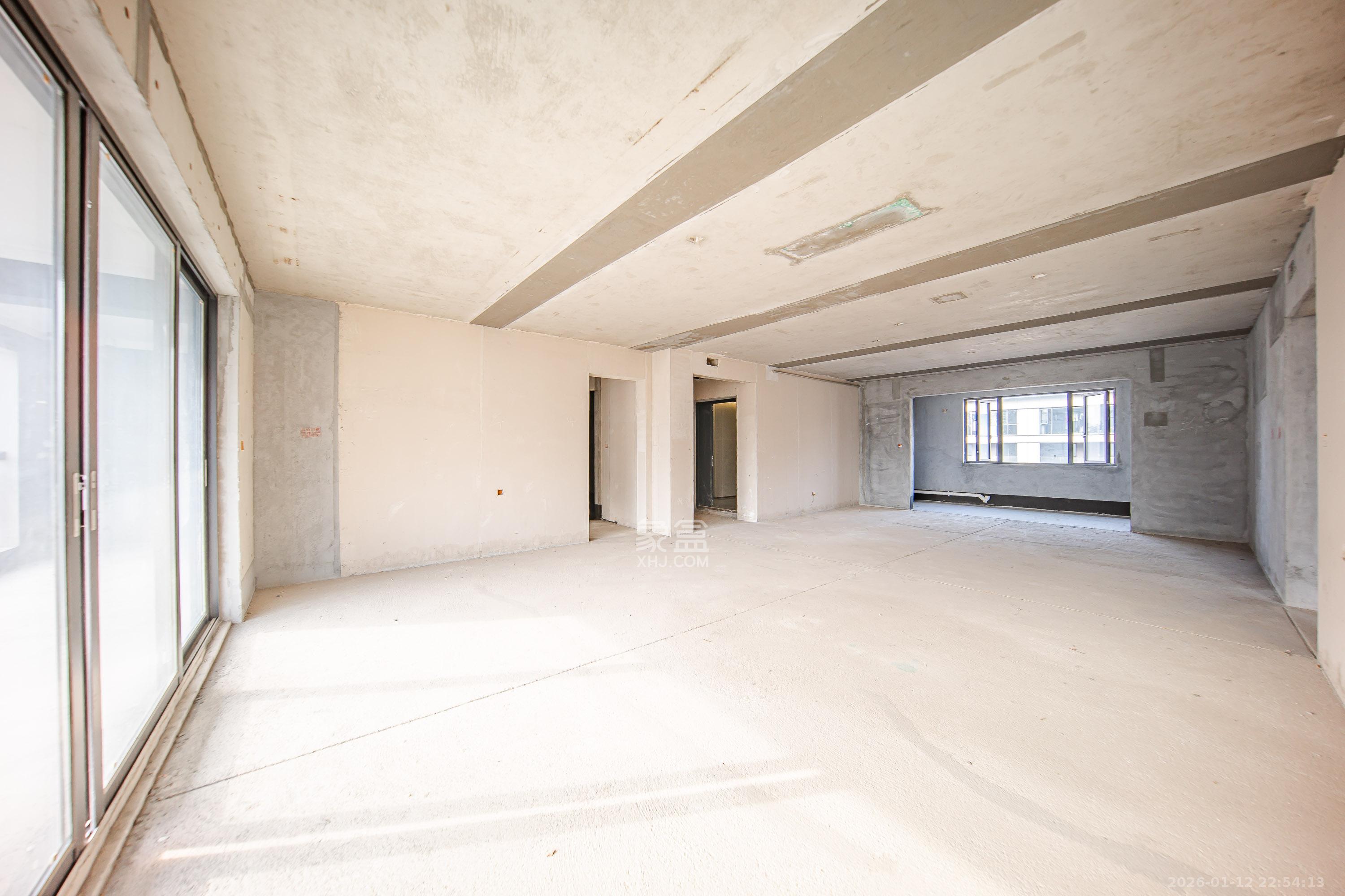 城发恒伟洋湖映2009  4室2厅2卫    300.0万