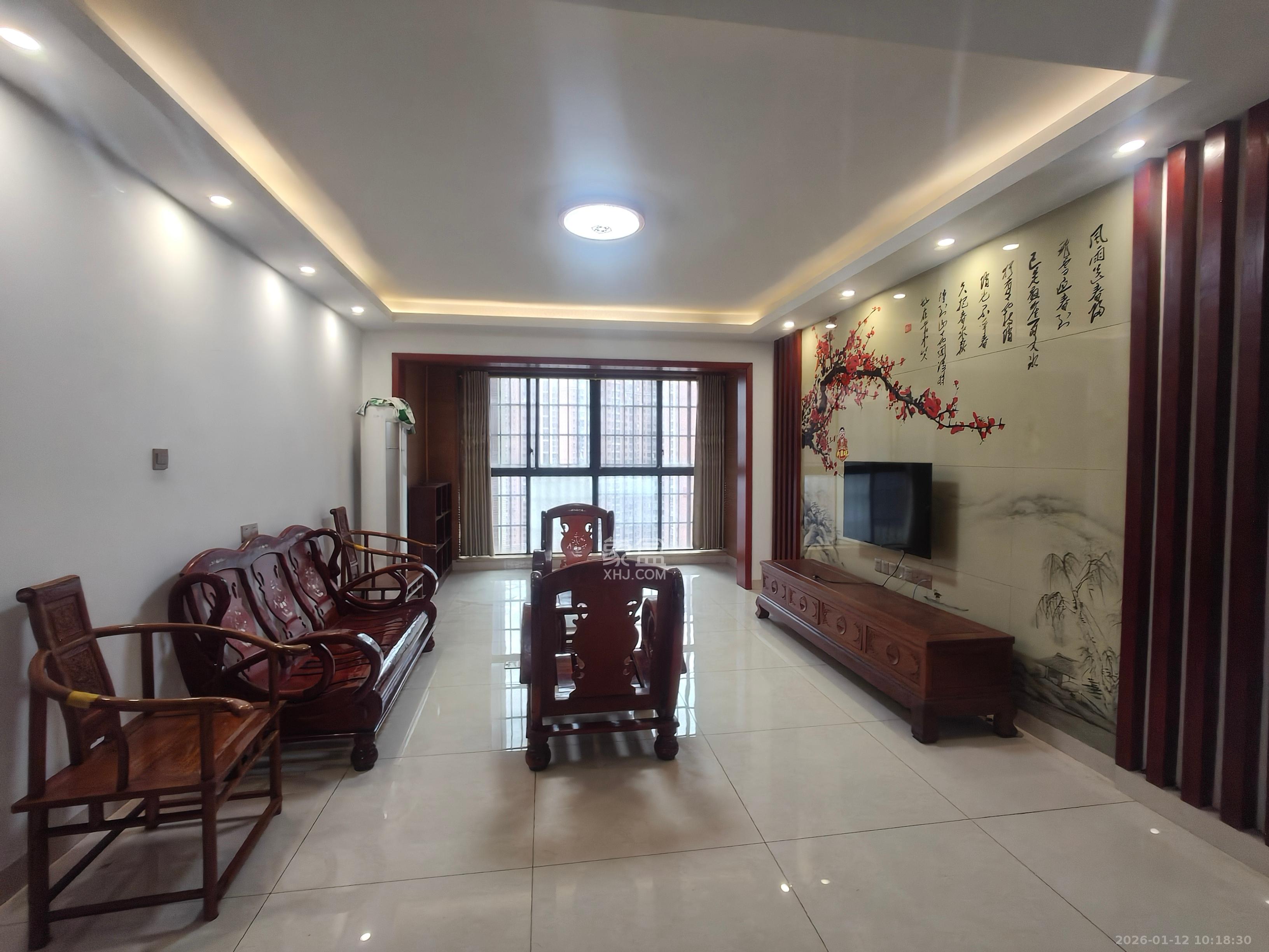 海德公园  5室2厅2卫    2600.0元/月