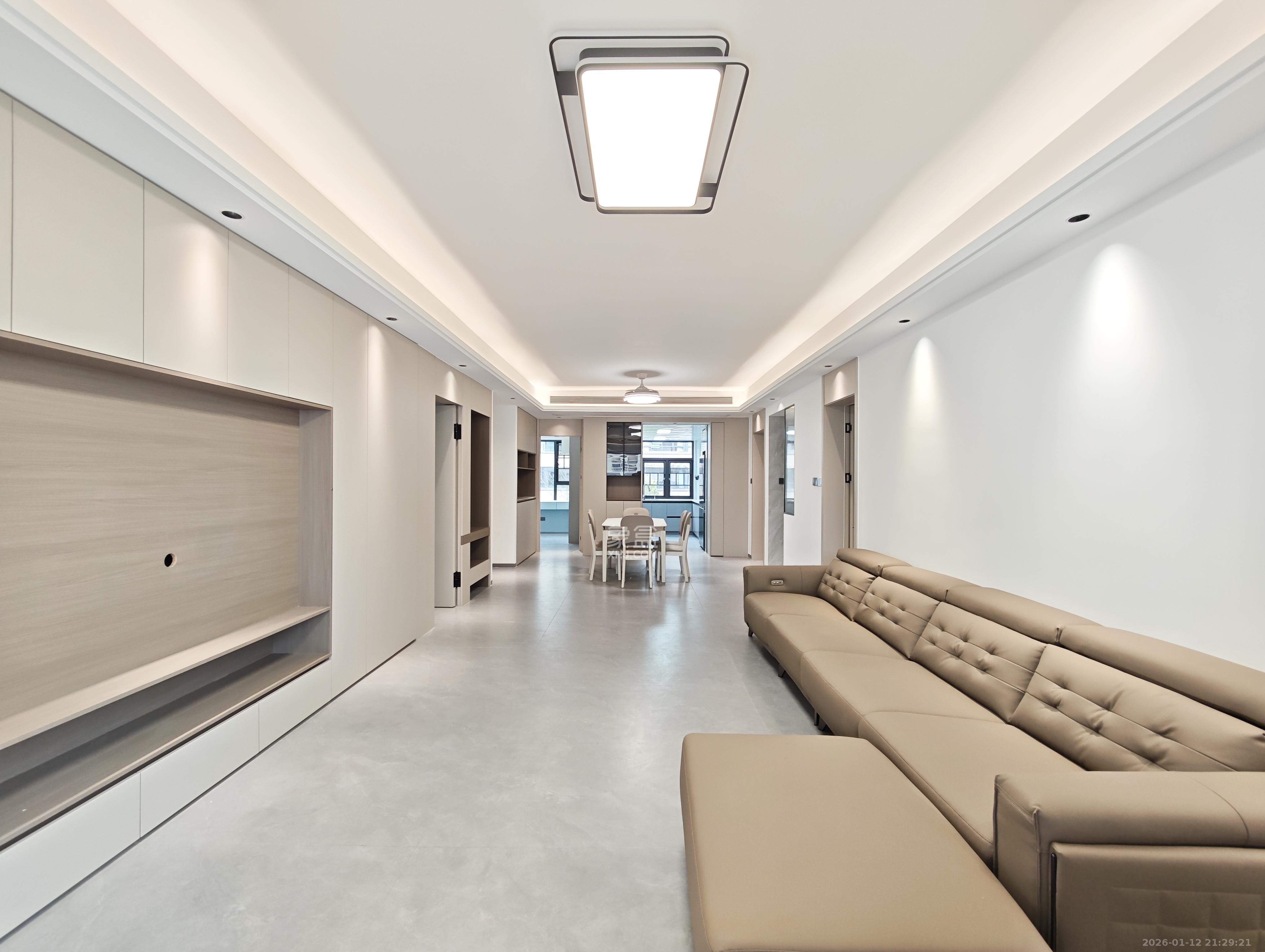 长房岭秀时代  4室2厅2卫    235.0万