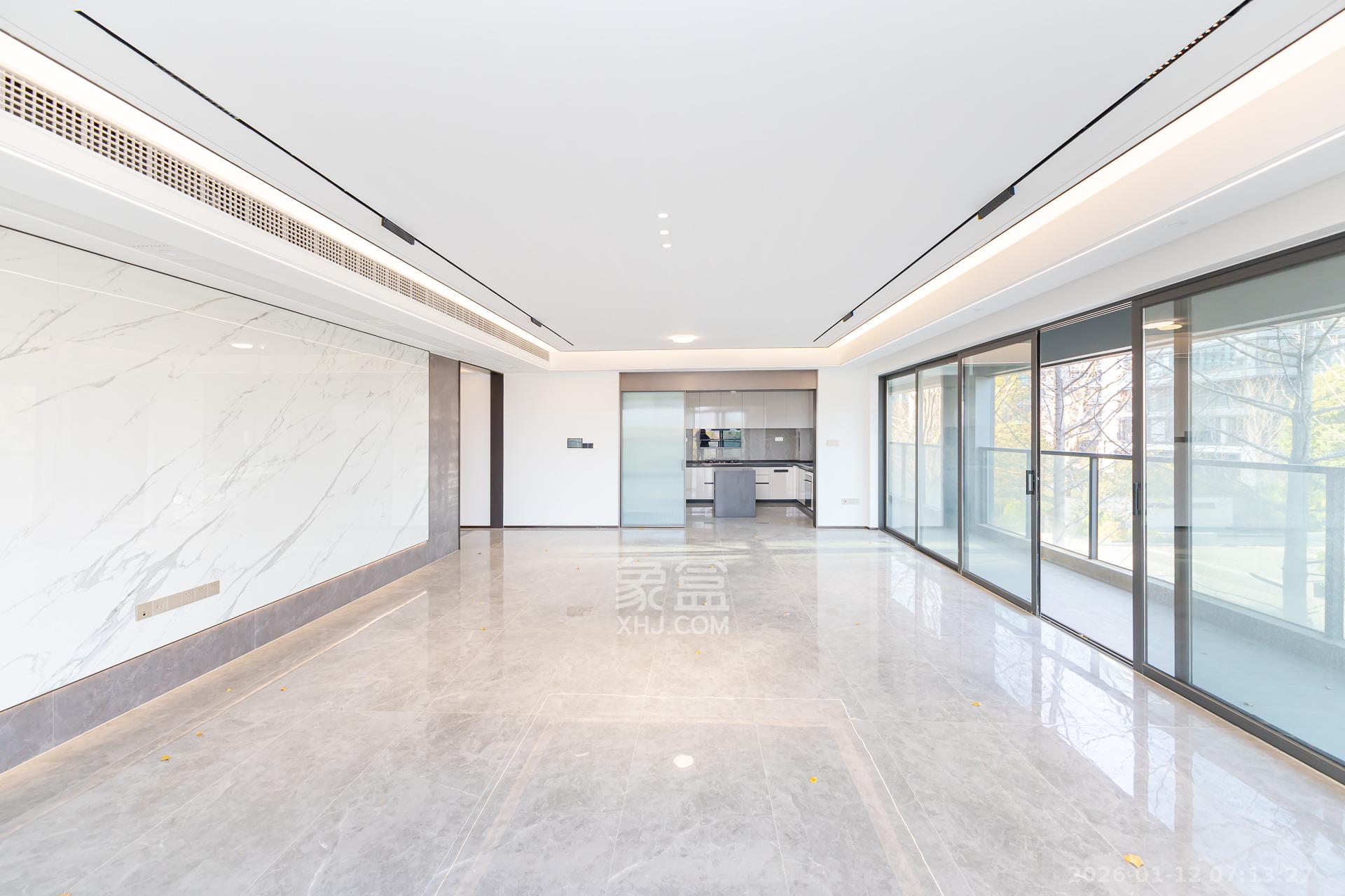 嘉臣道  5室2厅4卫    380.0万