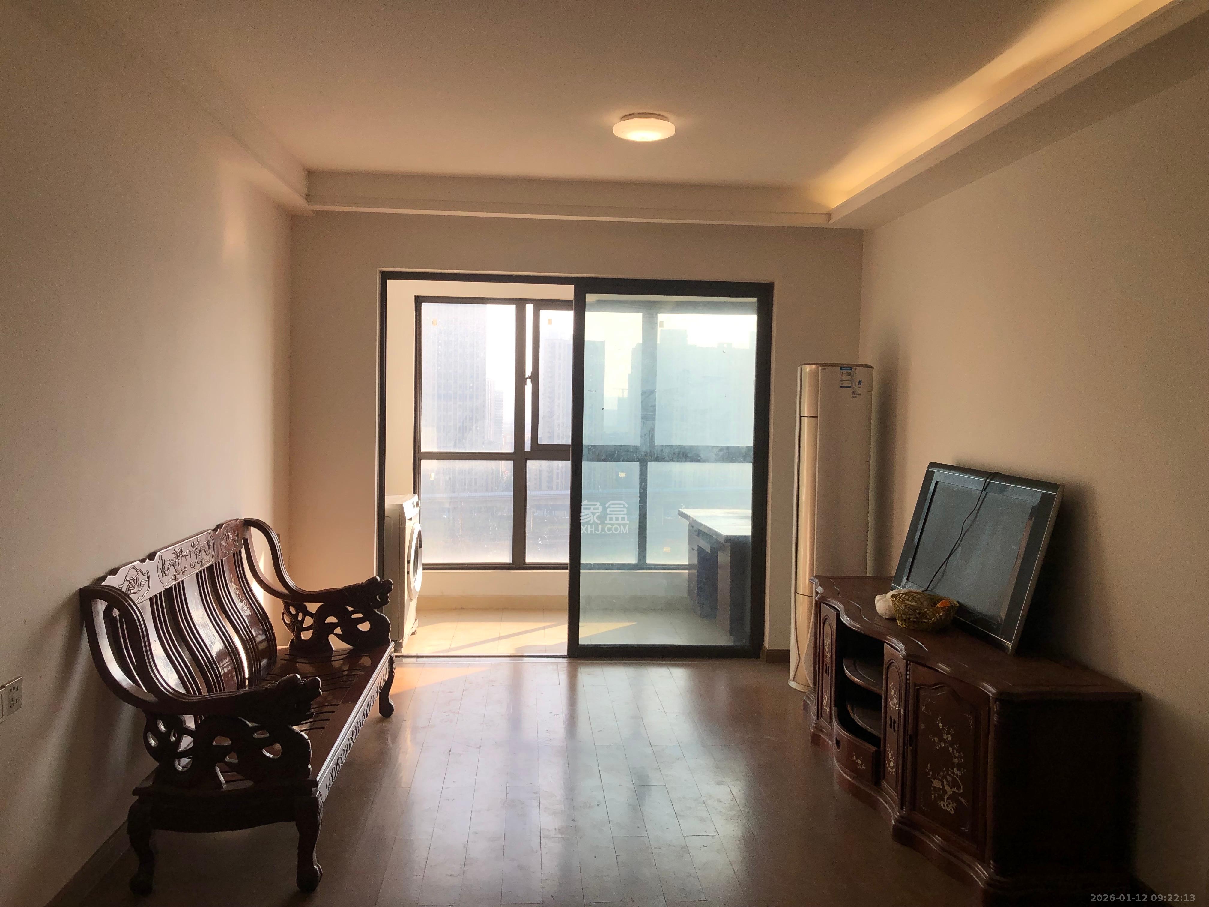 阳光城尚东湾蜜桃园  3室2厅1卫    2200.0元/月