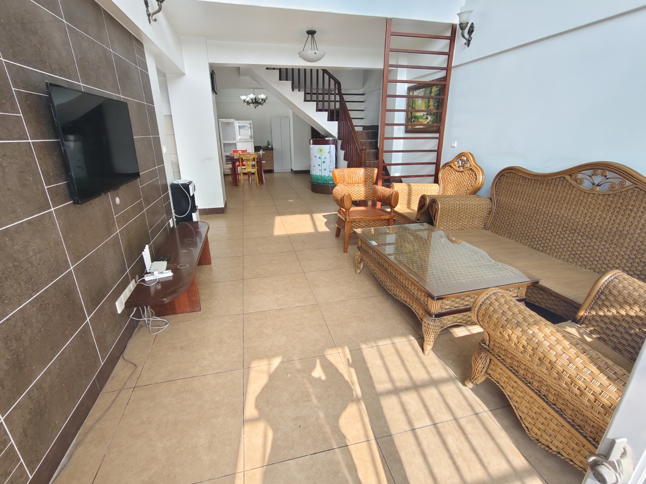 欣雅花园  3室2厅2卫    3500.0元/月