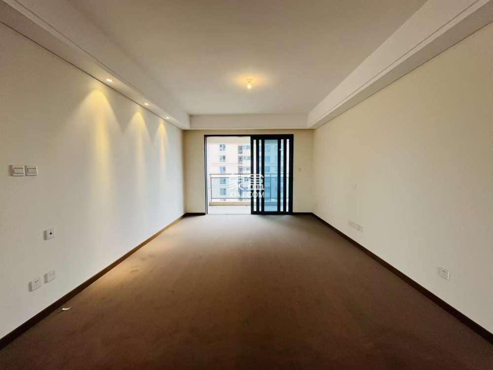 晋合湘水湾四期  4室2厅2卫    125.0万