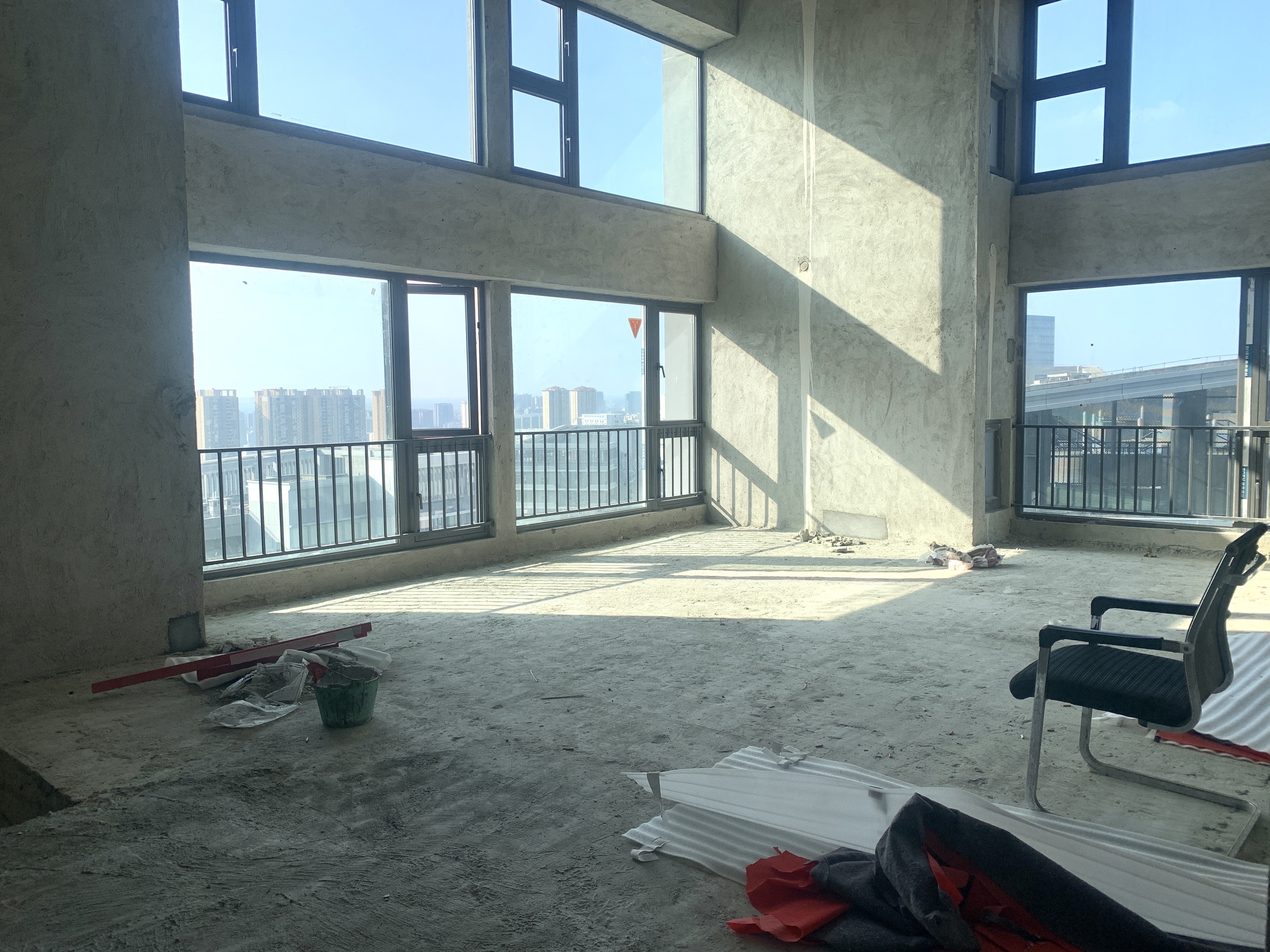 龙湖光年  2室2厅2卫    105.0万