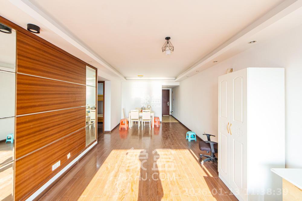 万科城  3室2厅1卫    2000.0元/月