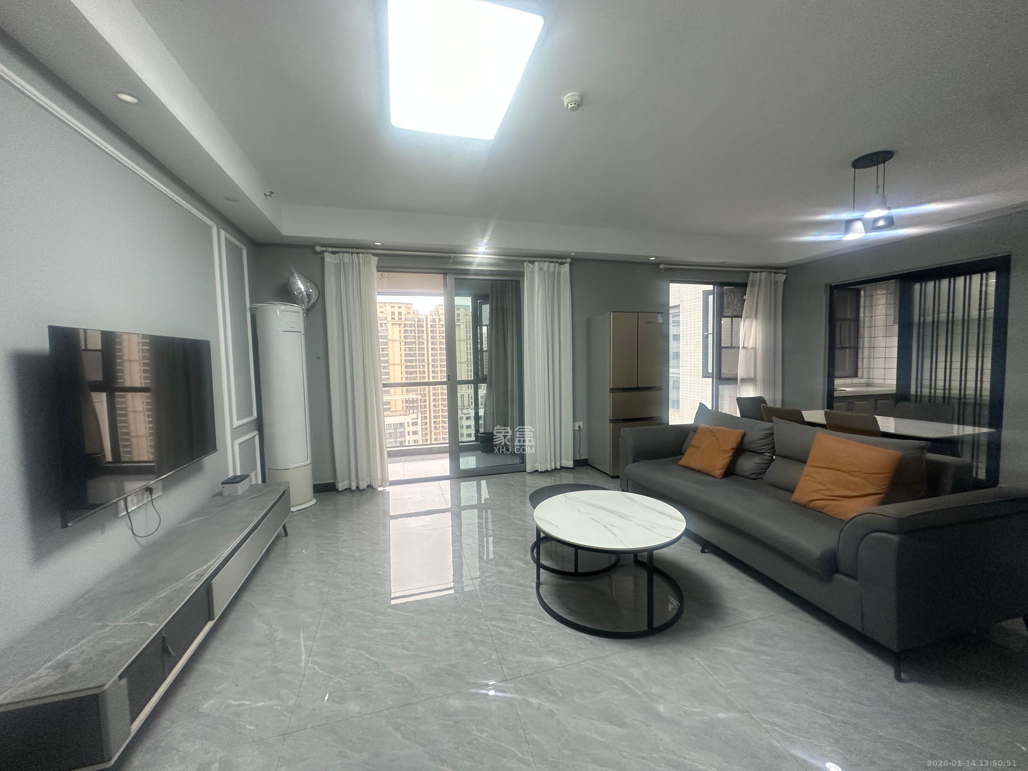 保利天禧D区  4室2厅2卫    4200.0元/月