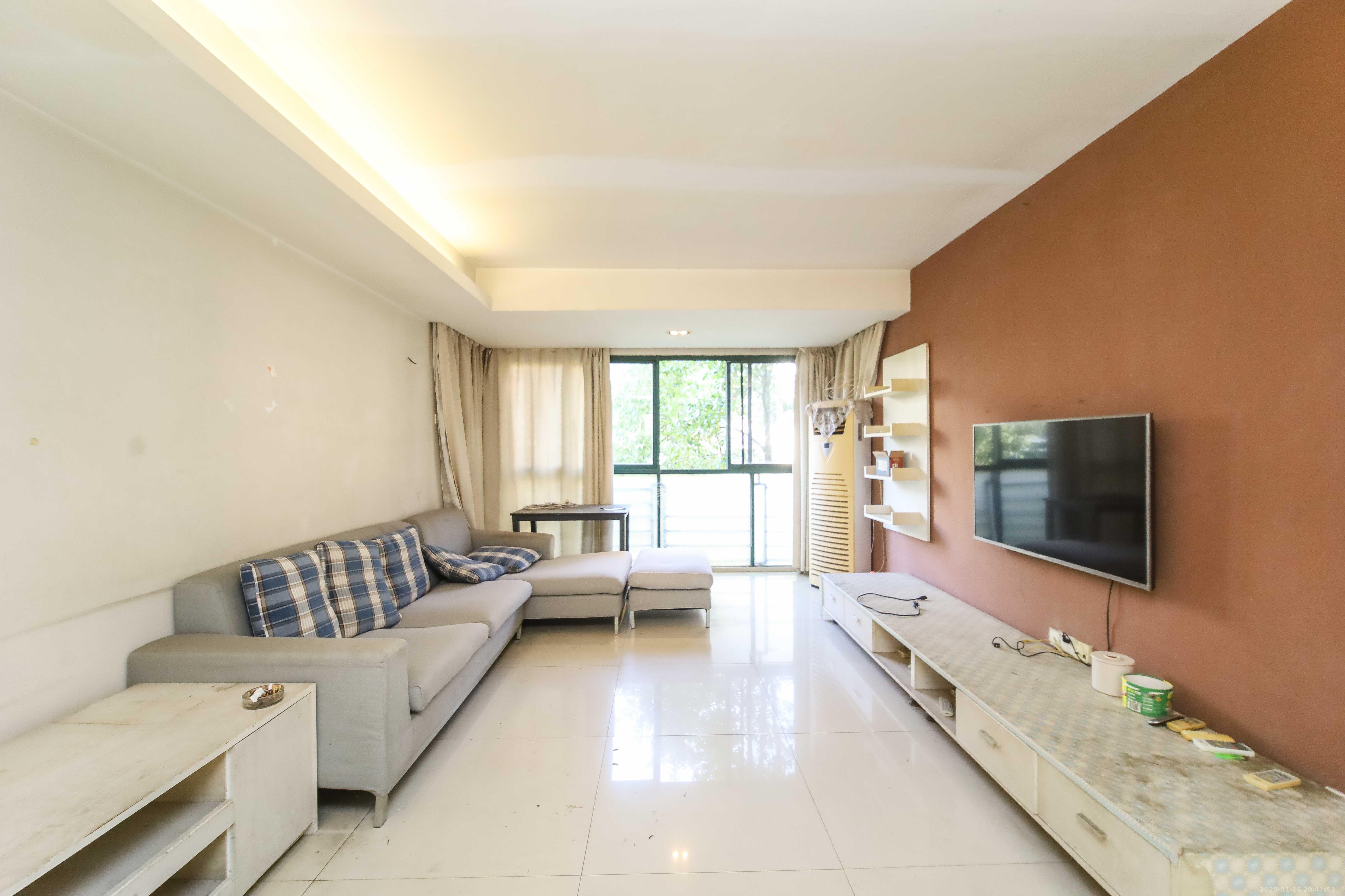 东方新城  3室2厅2卫    74.0万