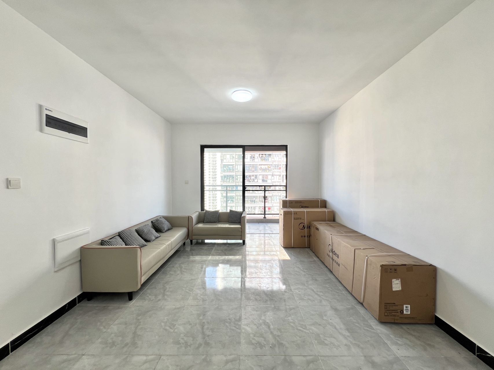 坡博家园二区  4室2厅2卫    3200.0元/月