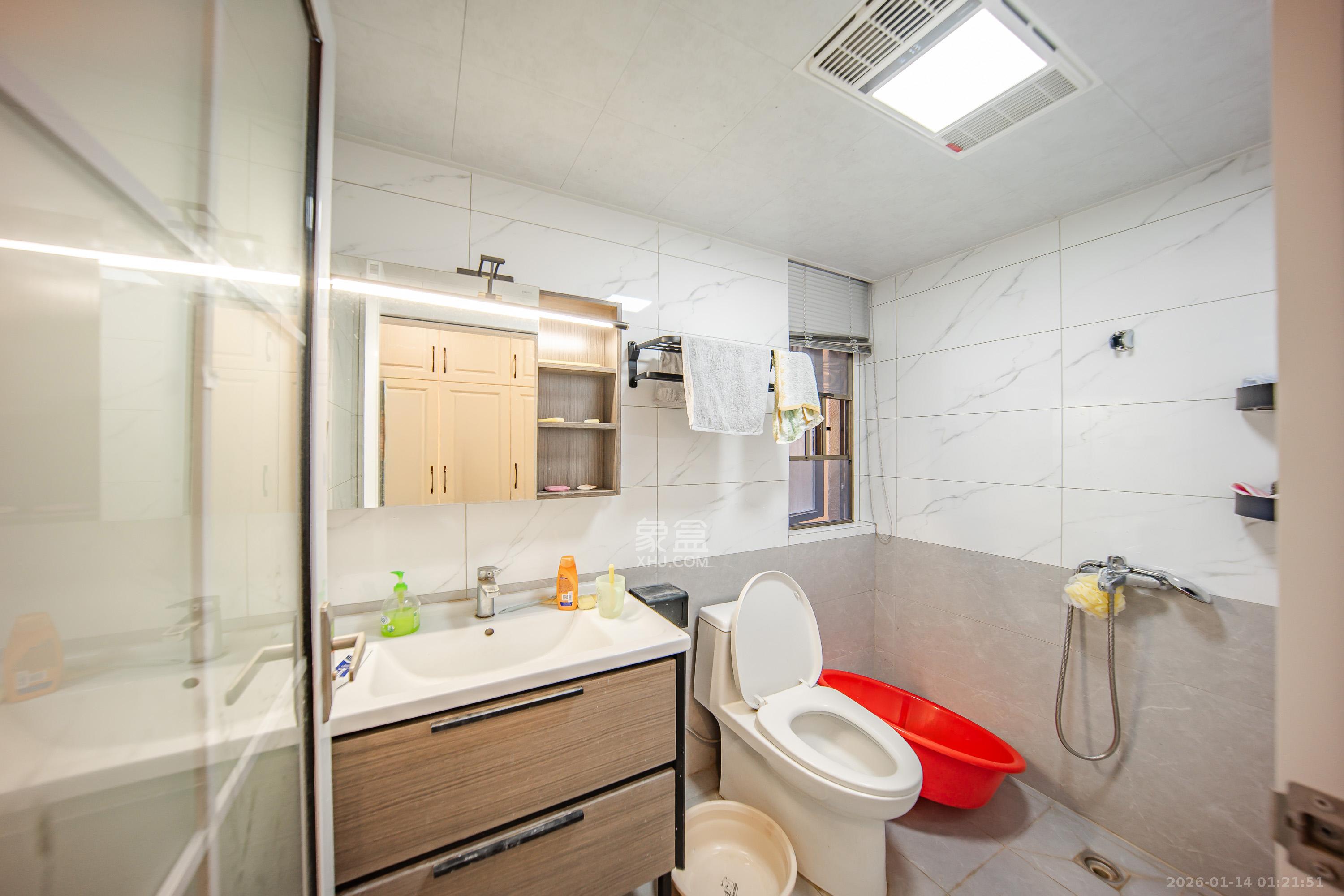 江山帝景哈佛  4室2厅2卫    110.0万卫生间