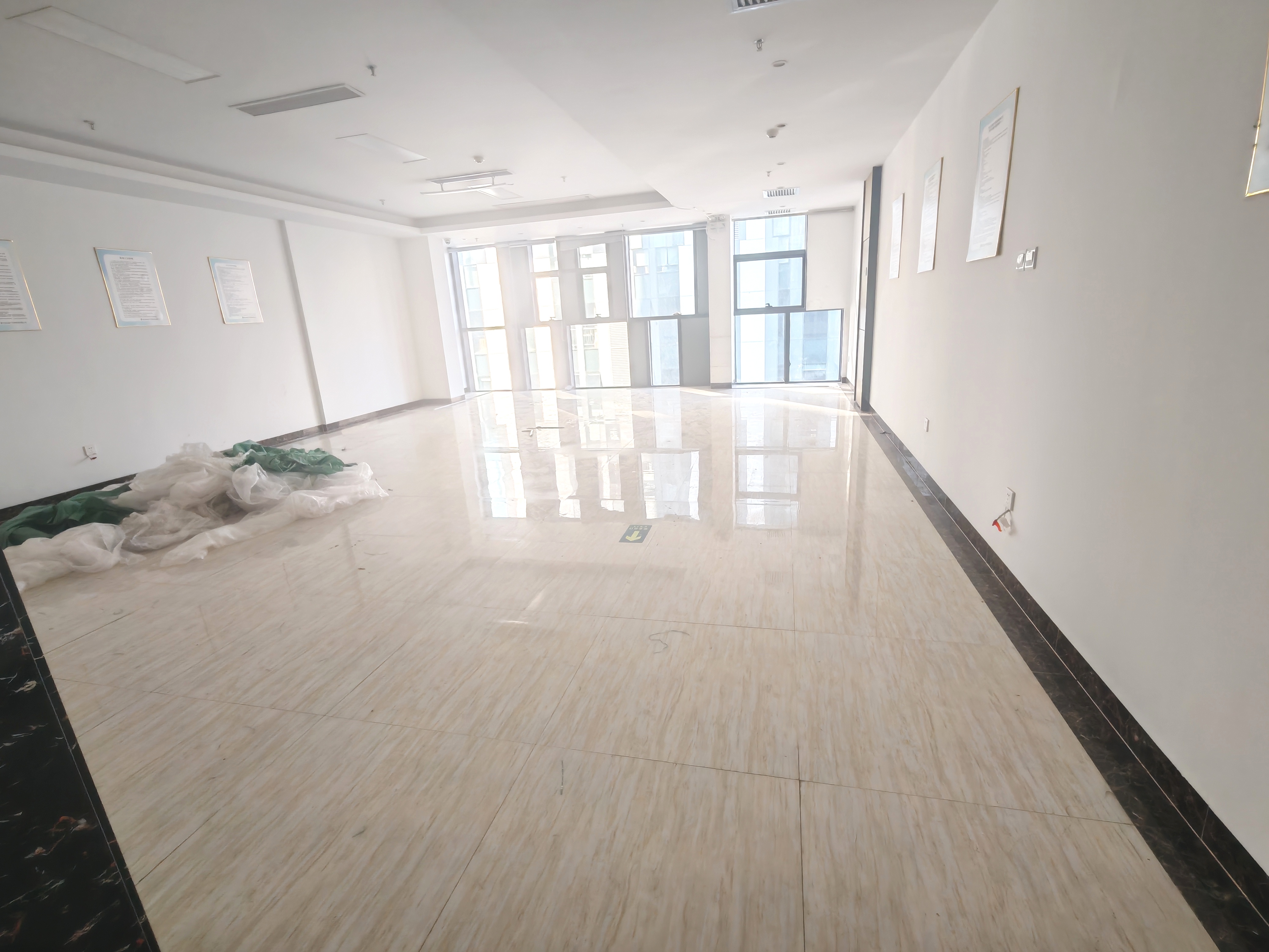 喜盈门（海口）建材家居生活广场   400.0㎡      18000.0元/月室内图