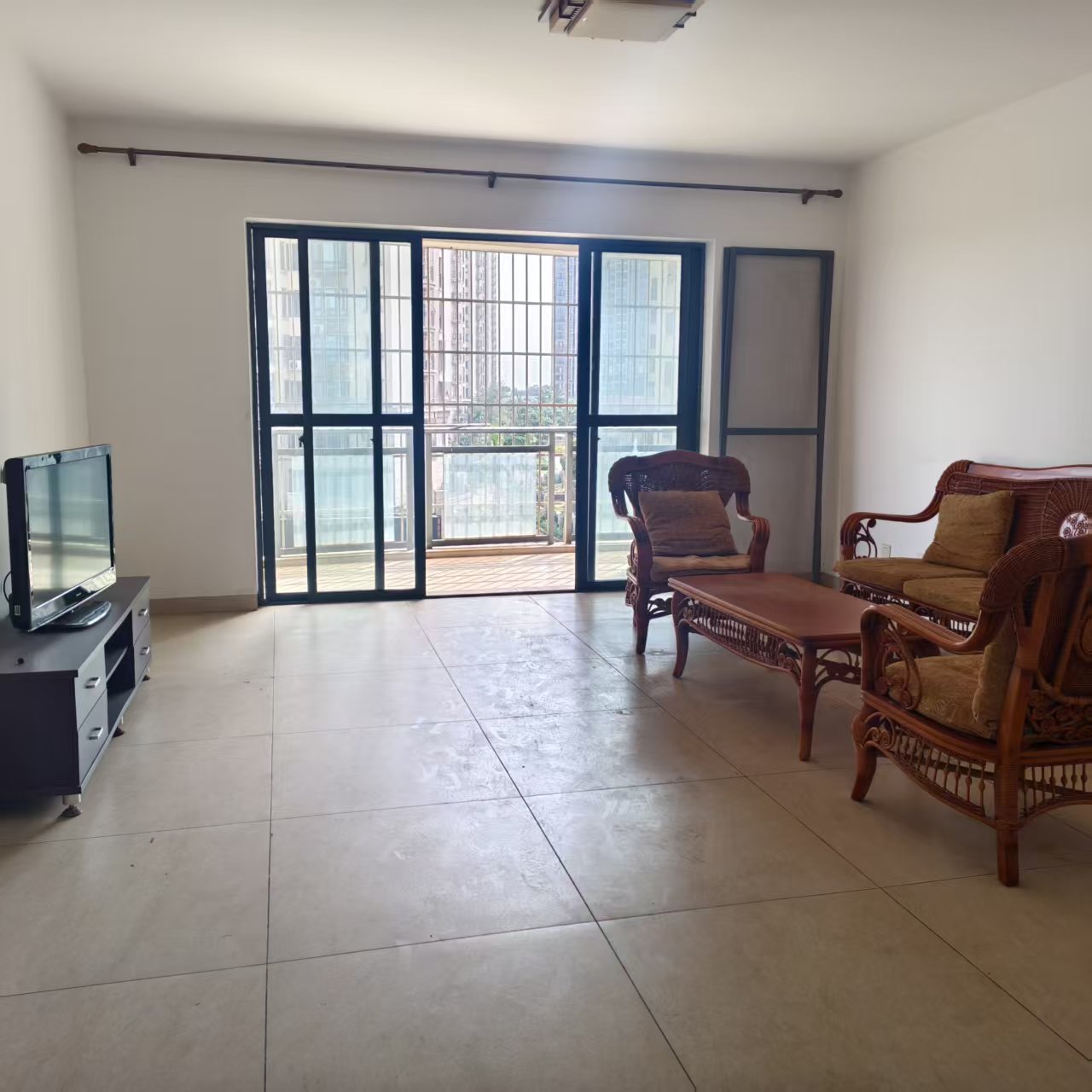 枫丹白露  4室2厅1卫    4000.0元/月