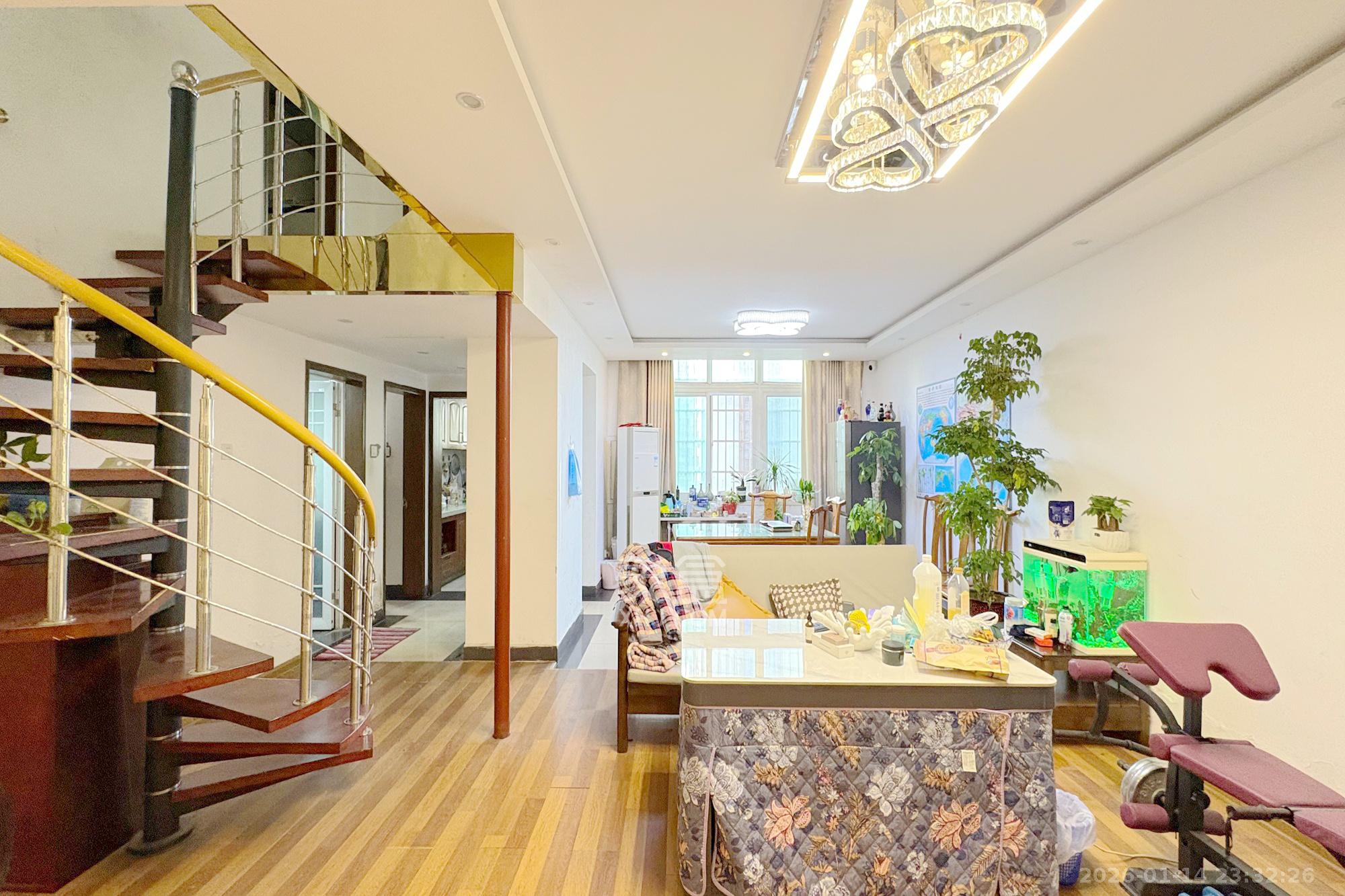 君临天厦  4室2厅2卫    158.0万