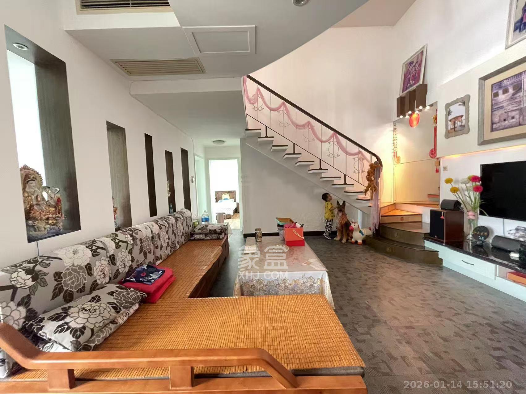 君临天厦  4室1厅2卫    4000.0元/月