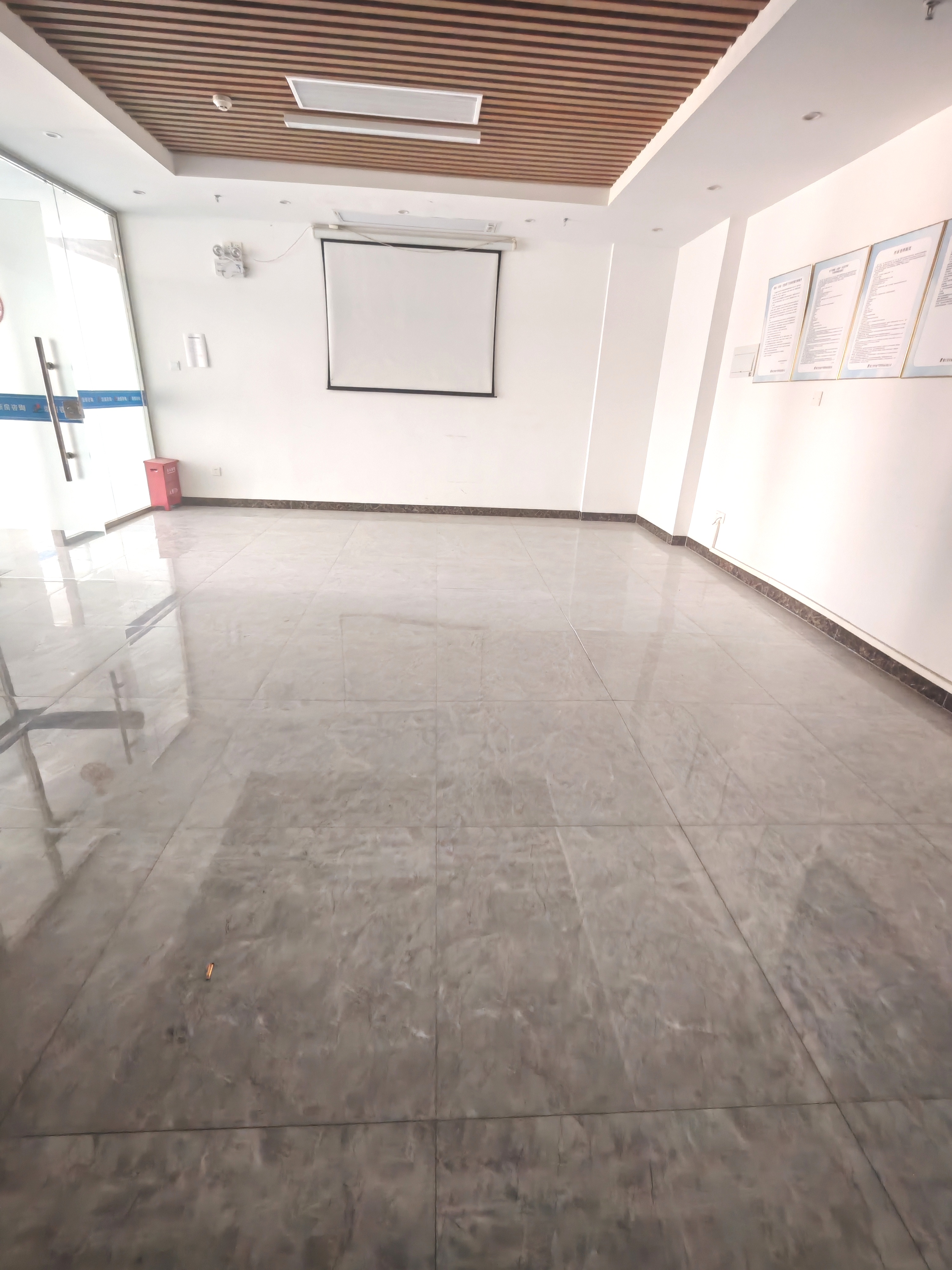 喜盈门（海口）建材家居生活广场   400.0㎡      18000.0元/月室内图